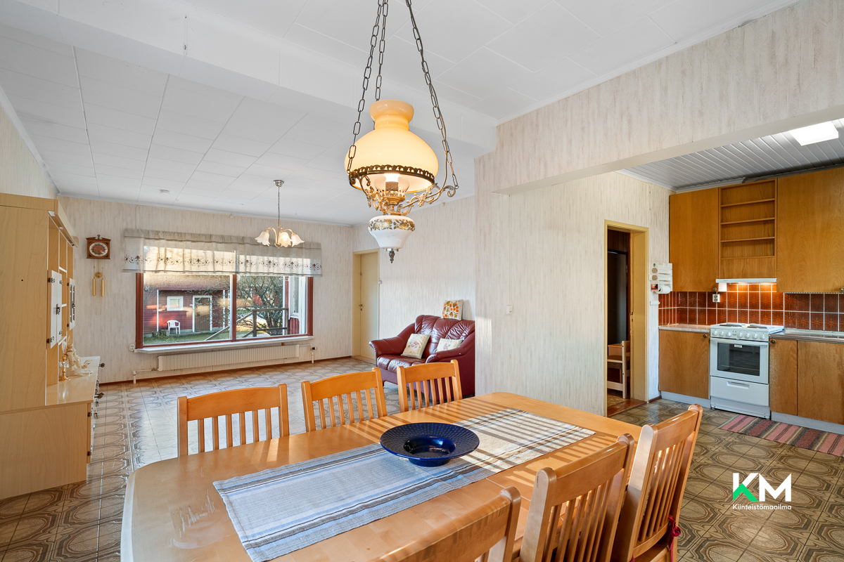 Lentokentäntie 440, Påras, Kruunupyy