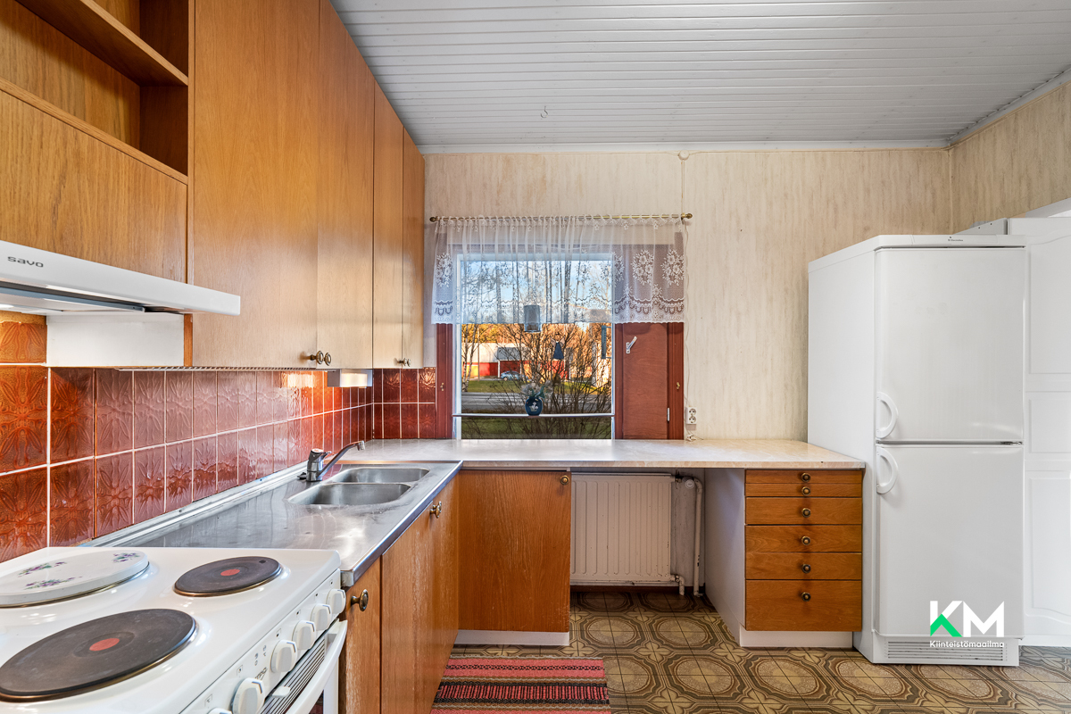 Lentokentäntie 440, Påras, Kruunupyy