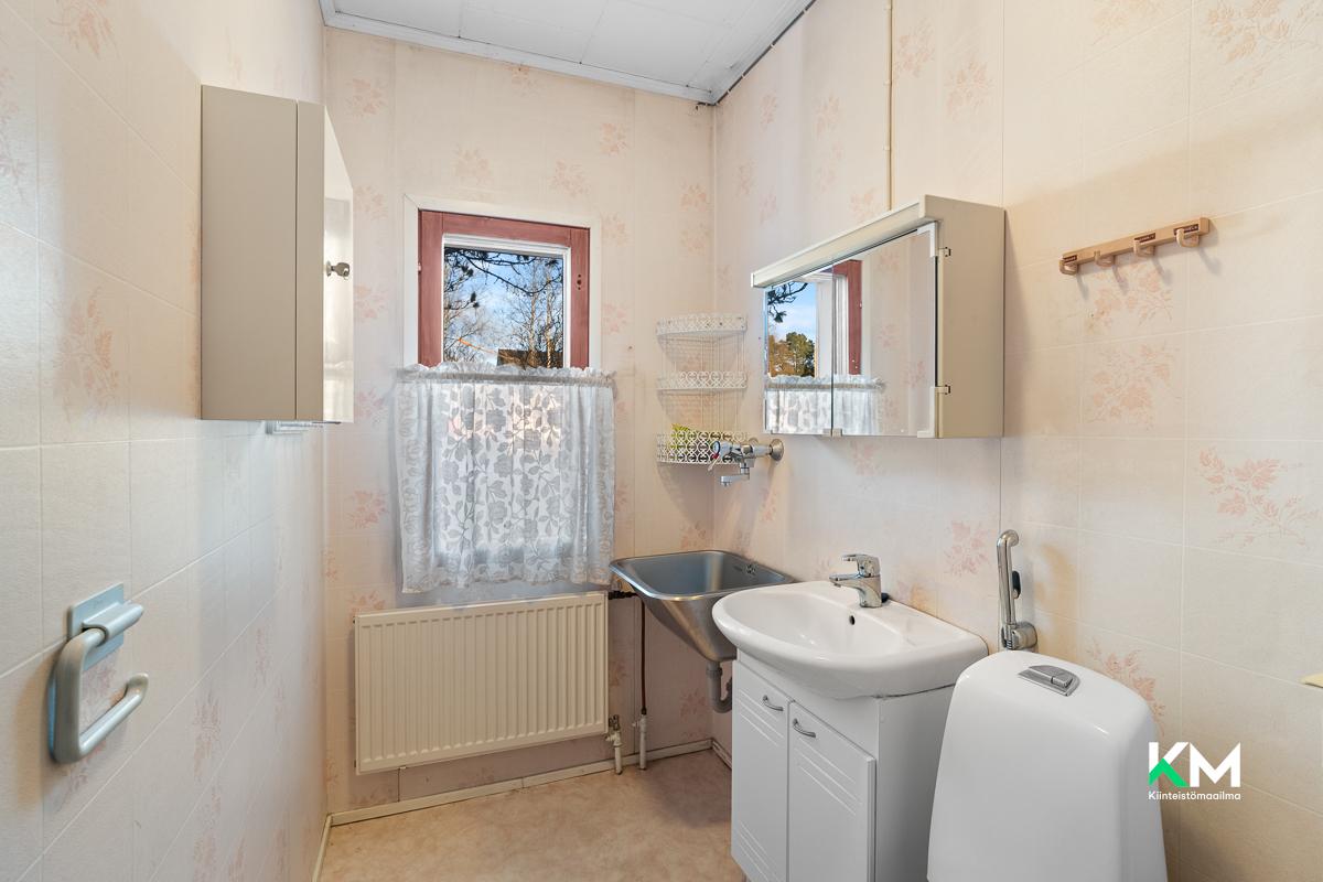 Lentokentäntie 440, Påras, Kruunupyy