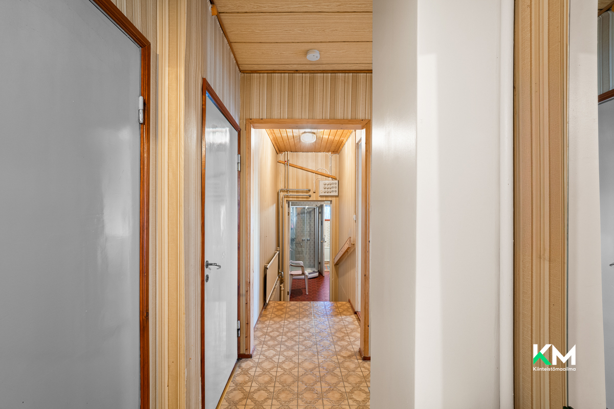 Lentokentäntie 440, Påras, Kruunupyy