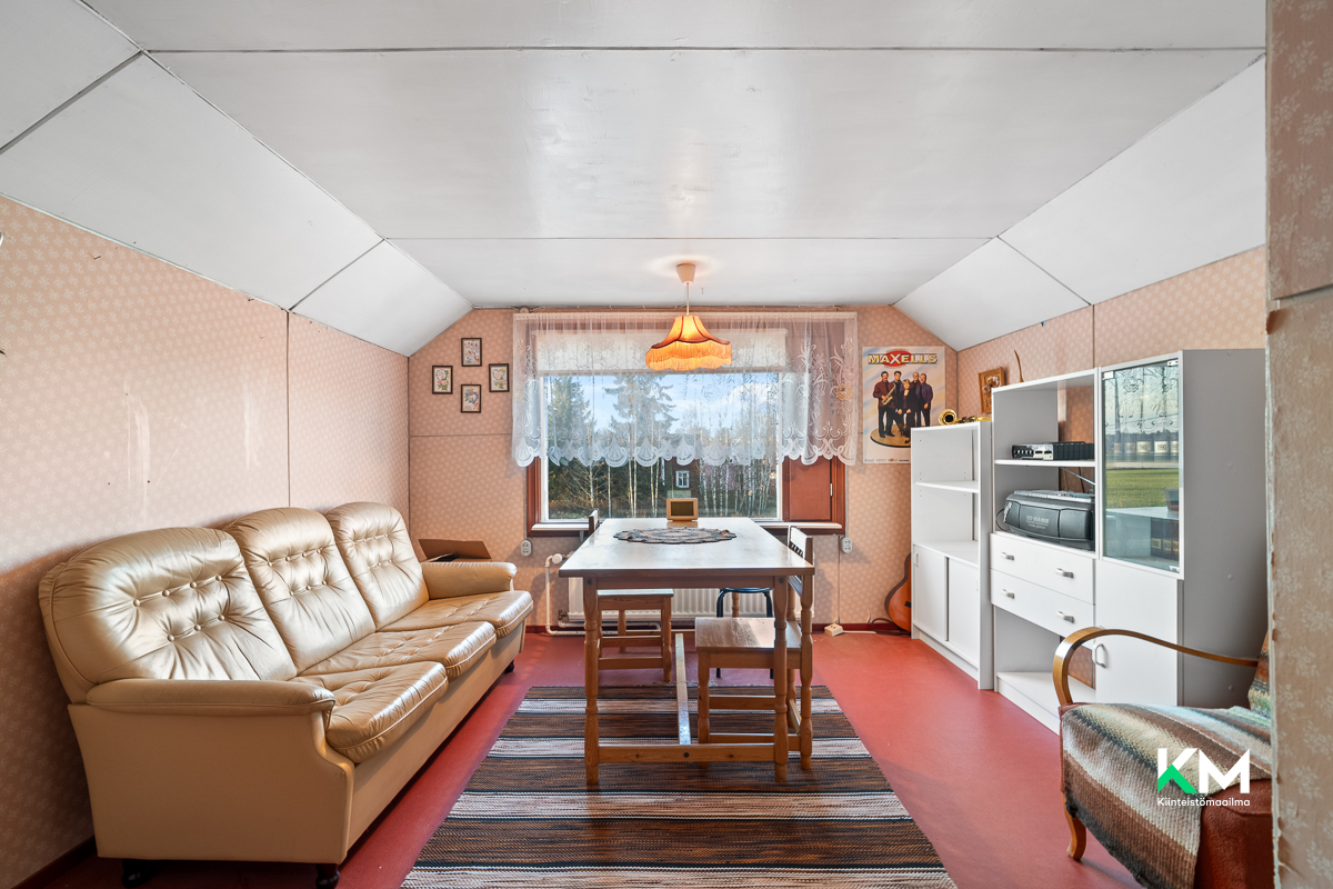 Lentokentäntie 440, Påras, Kruunupyy