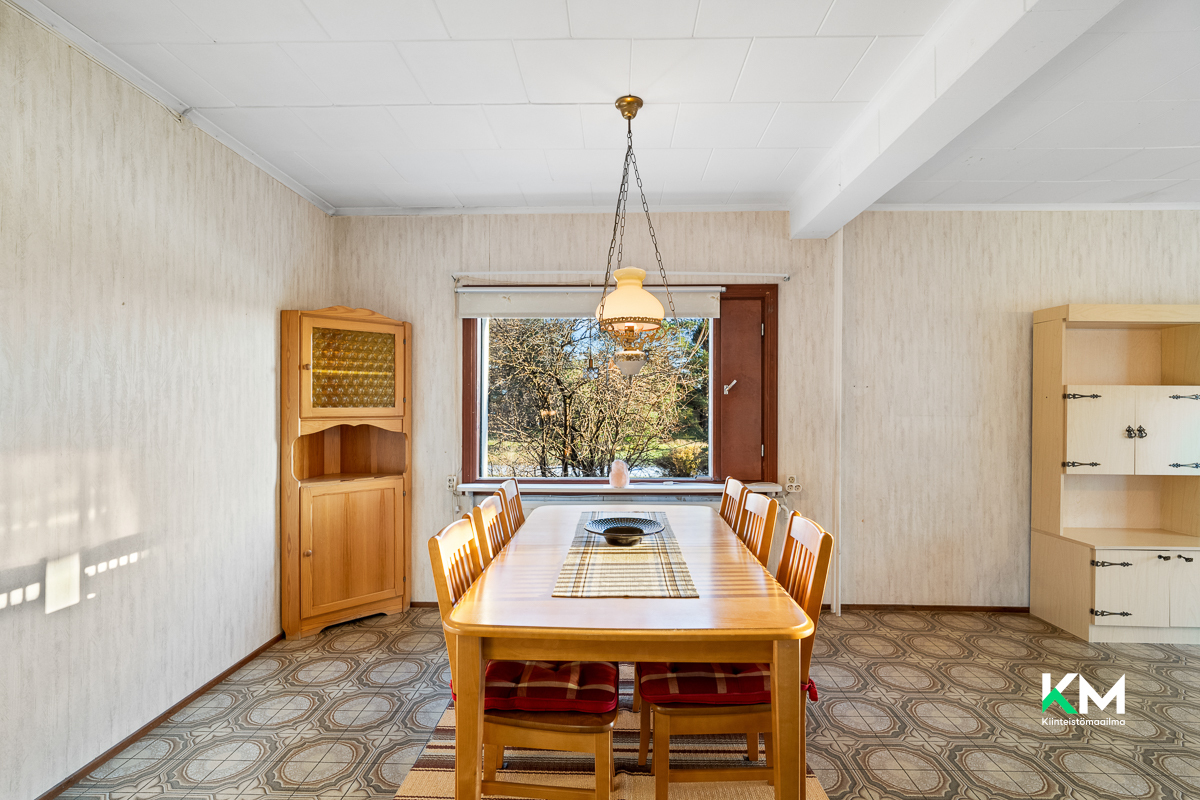 Lentokentäntie 440, Påras, Kruunupyy