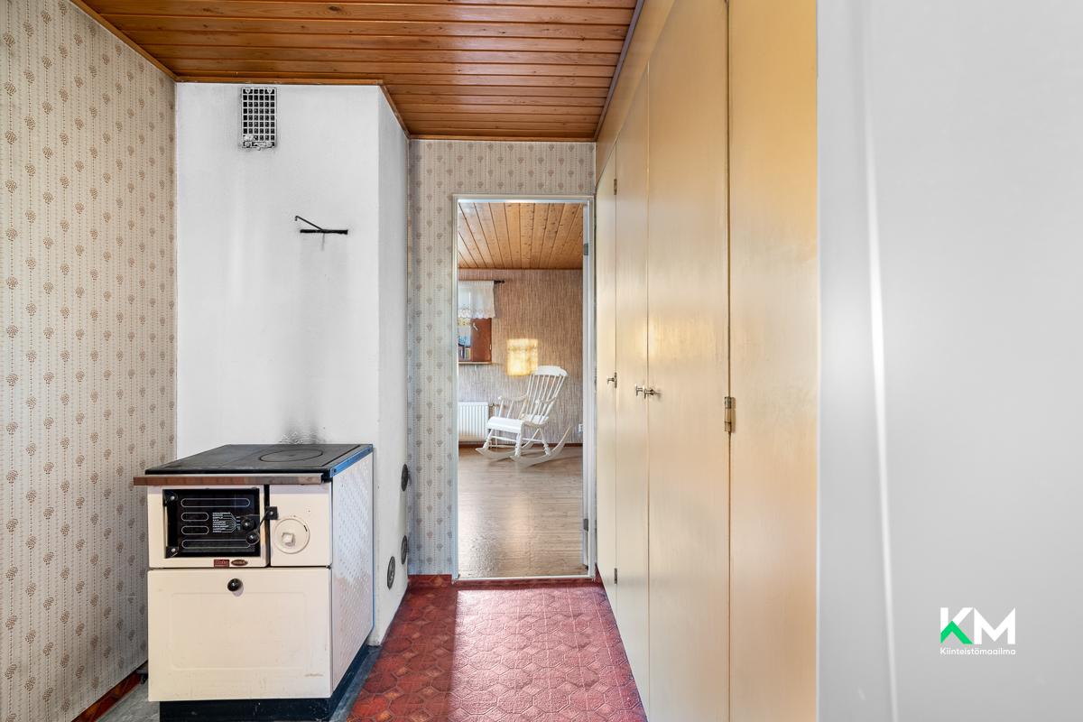 Lentokentäntie 440, Påras, Kruunupyy