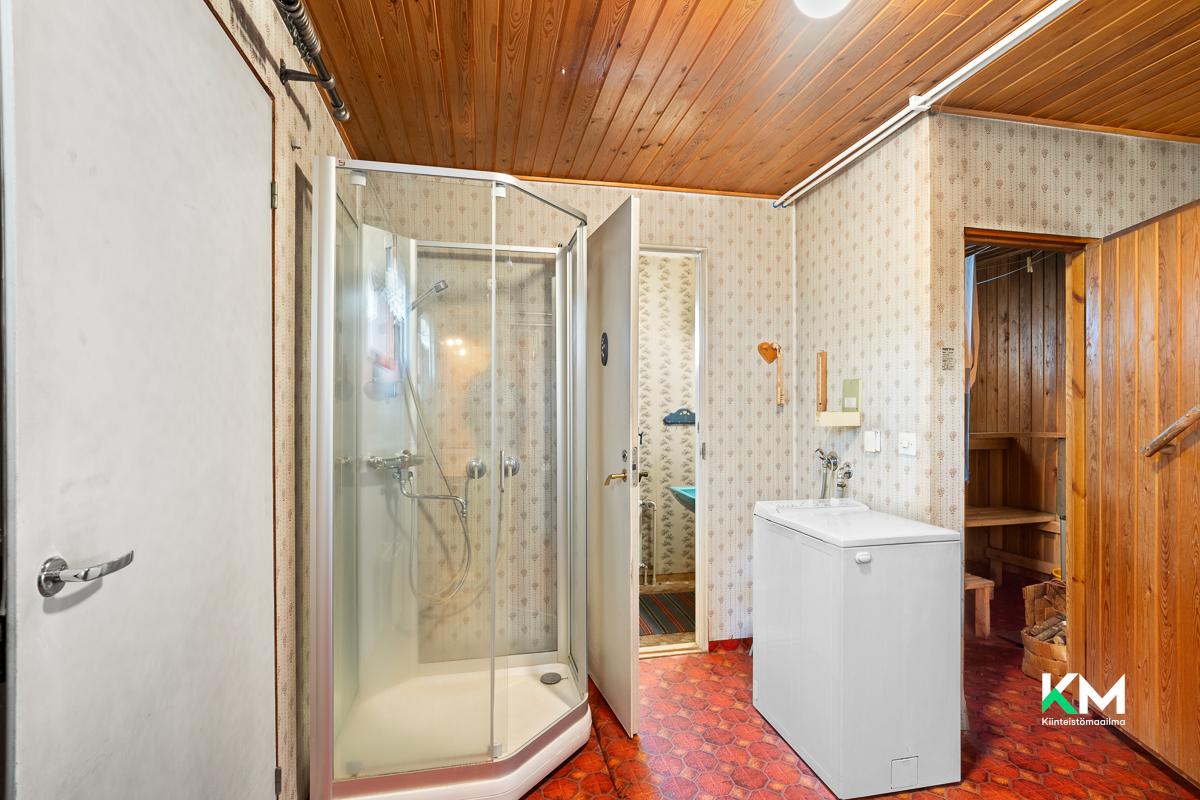 Lentokentäntie 440, Påras, Kruunupyy