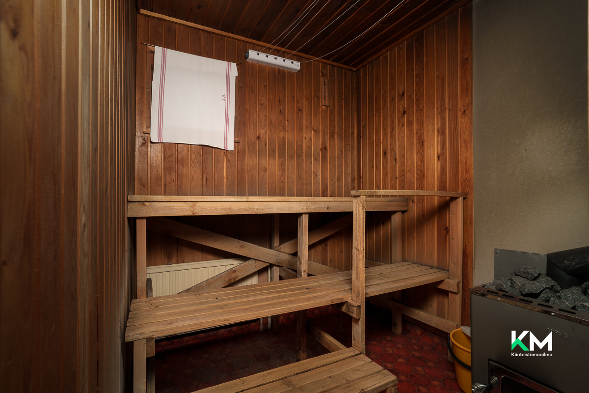 Lentokentäntie 440, Påras, Kruunupyy