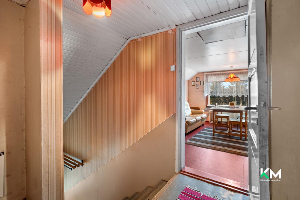 Lentokentäntie 440, Påras, Kruunupyy