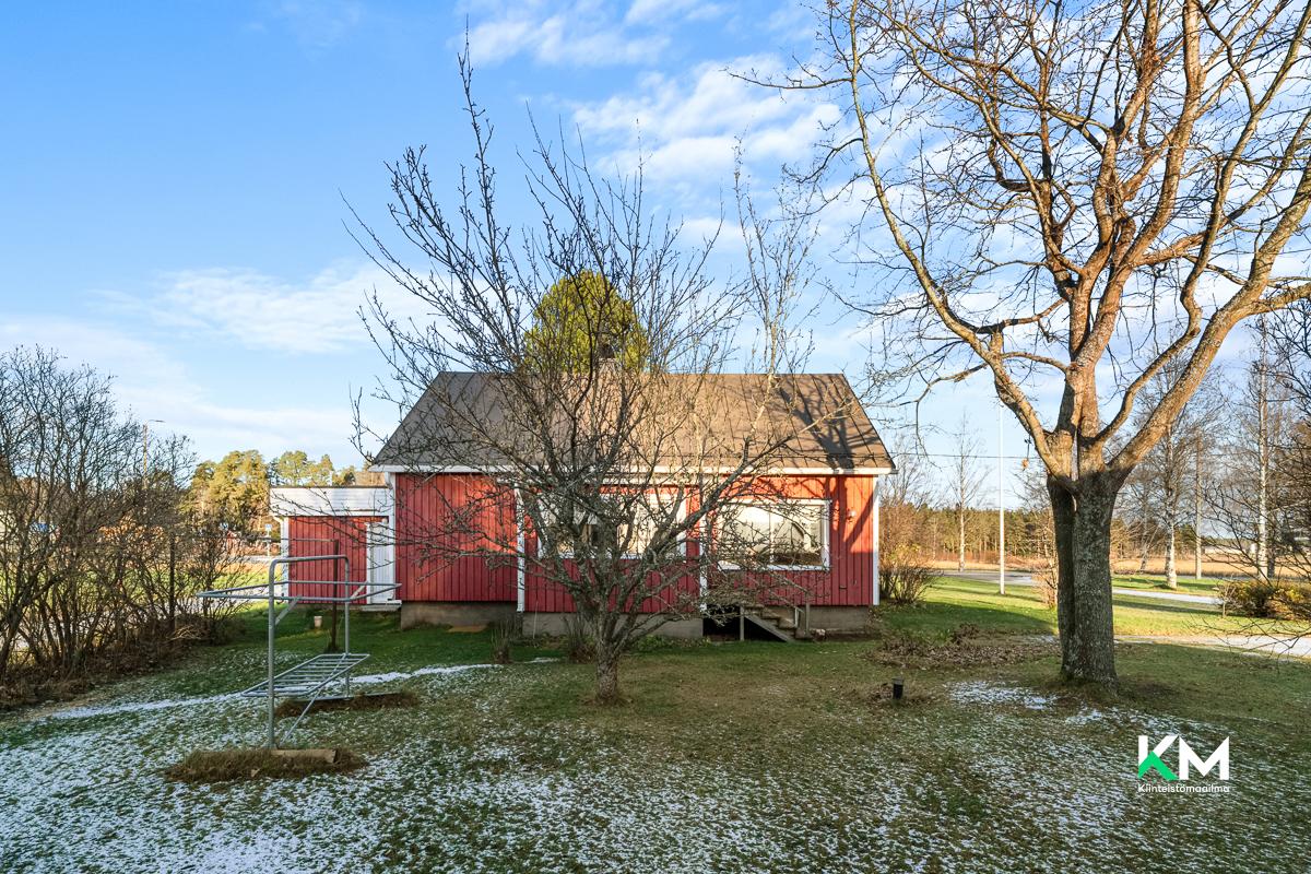 Lentokentäntie 440, Påras, Kruunupyy