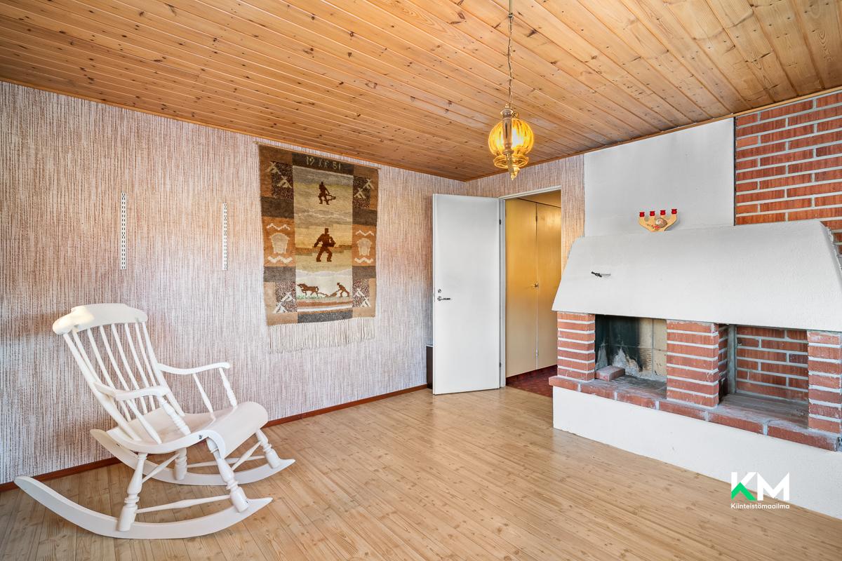 Lentokentäntie 440, Påras, Kruunupyy