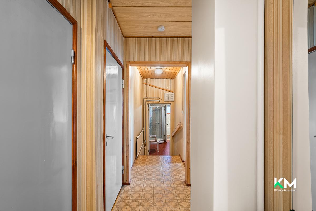 Lentokentäntie 440, Påras, Kruunupyy