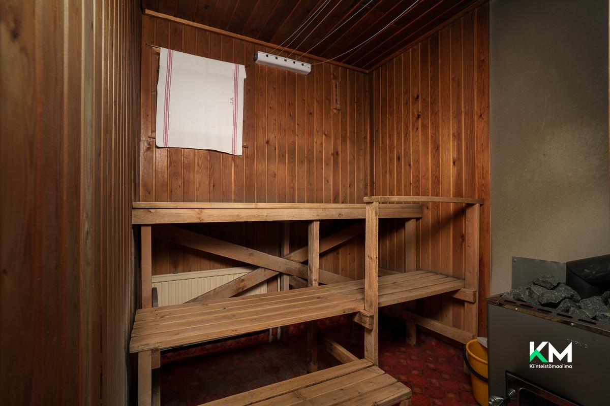 Lentokentäntie 440, Påras, Kruunupyy