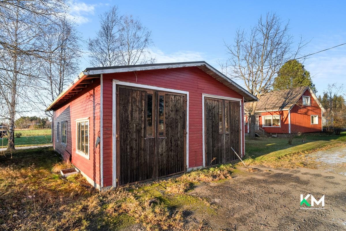 Lentokentäntie 440, Påras, Kruunupyy