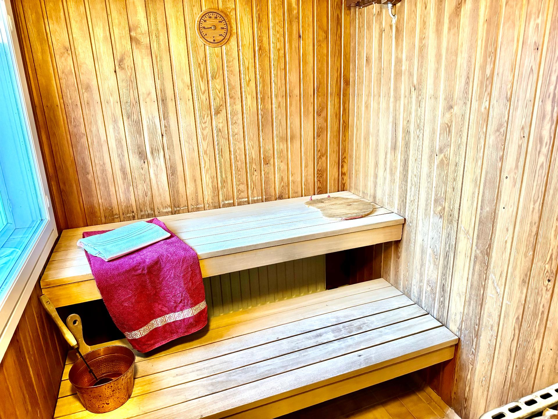 Saunassa ikkuna ulos