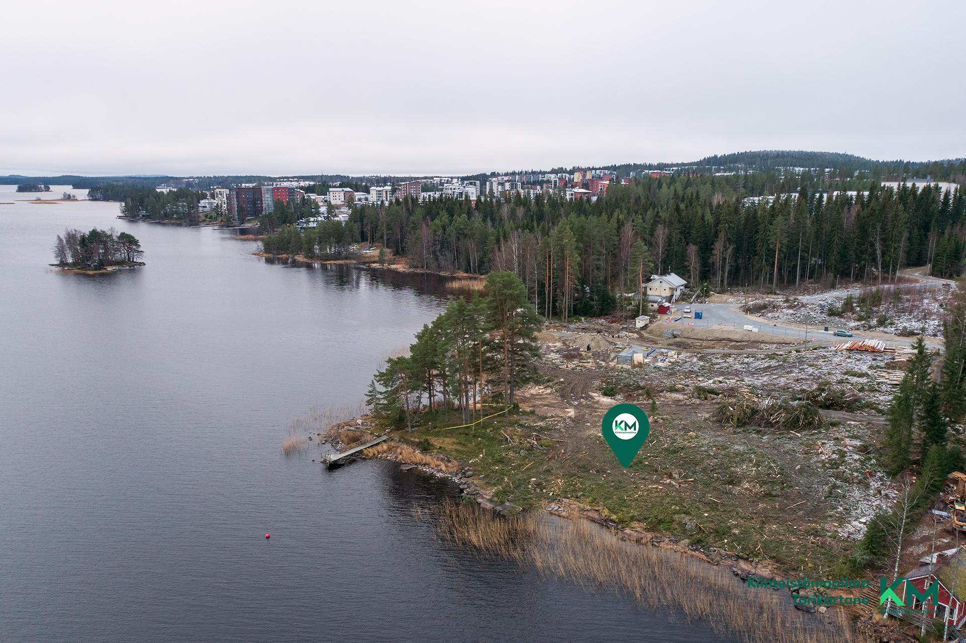 D tontti sijoittuu niemeen ja E, F ja G tontit niemestä oikealle