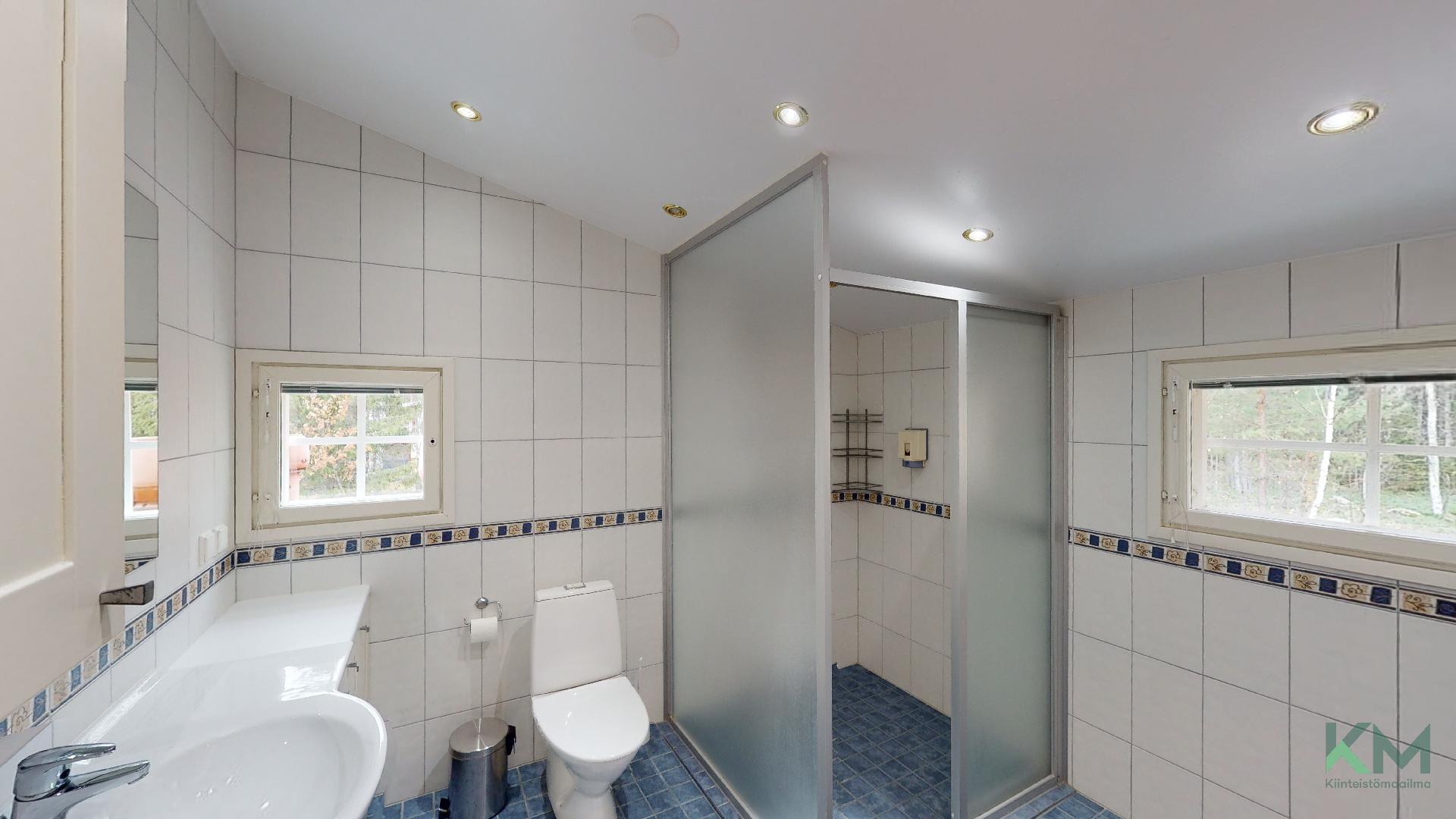 Yläkerran pesuhuone