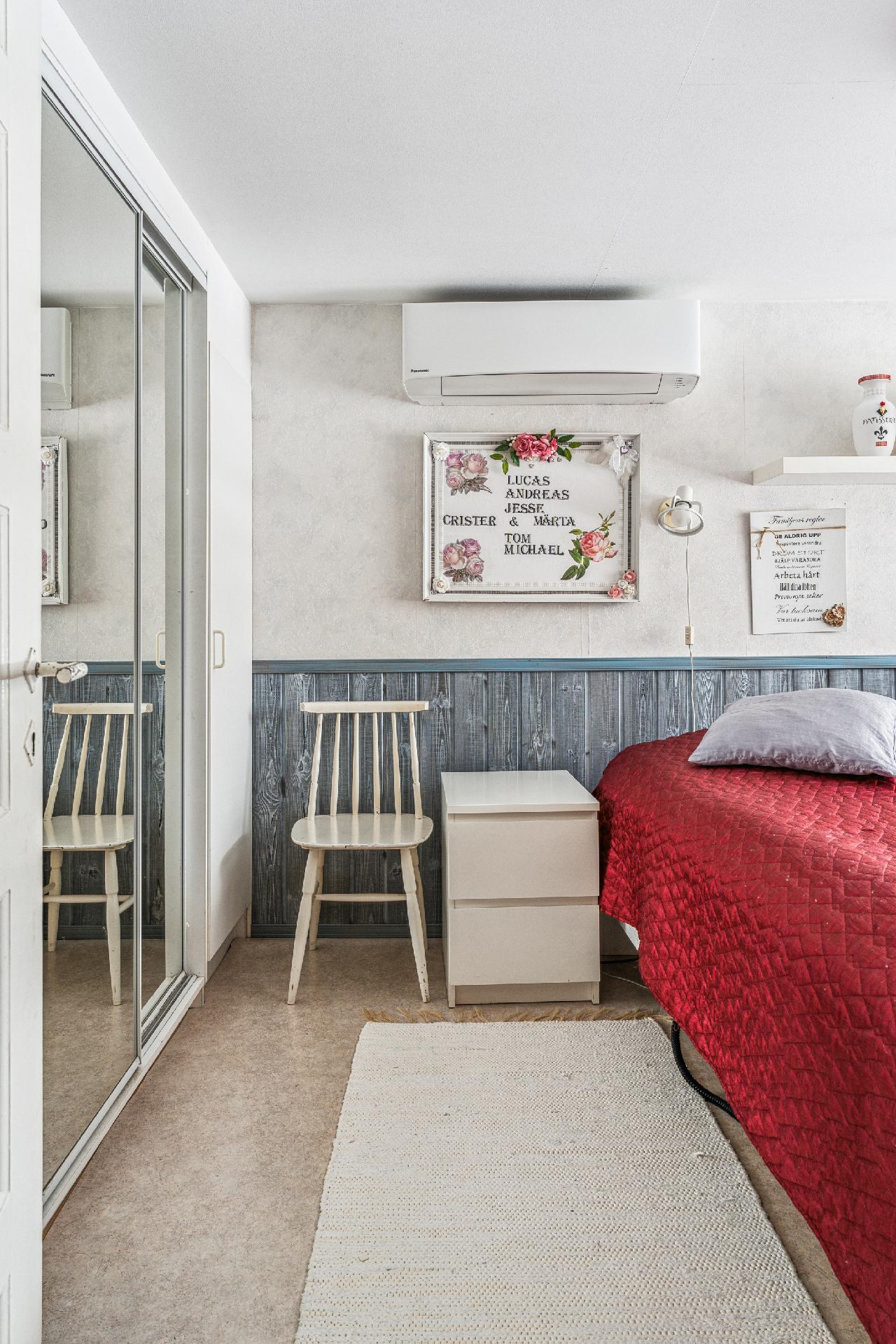 Alakerran makuuhuone