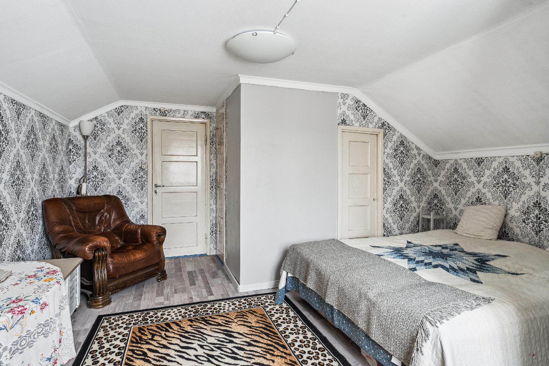 Yläkerran makuuhuone