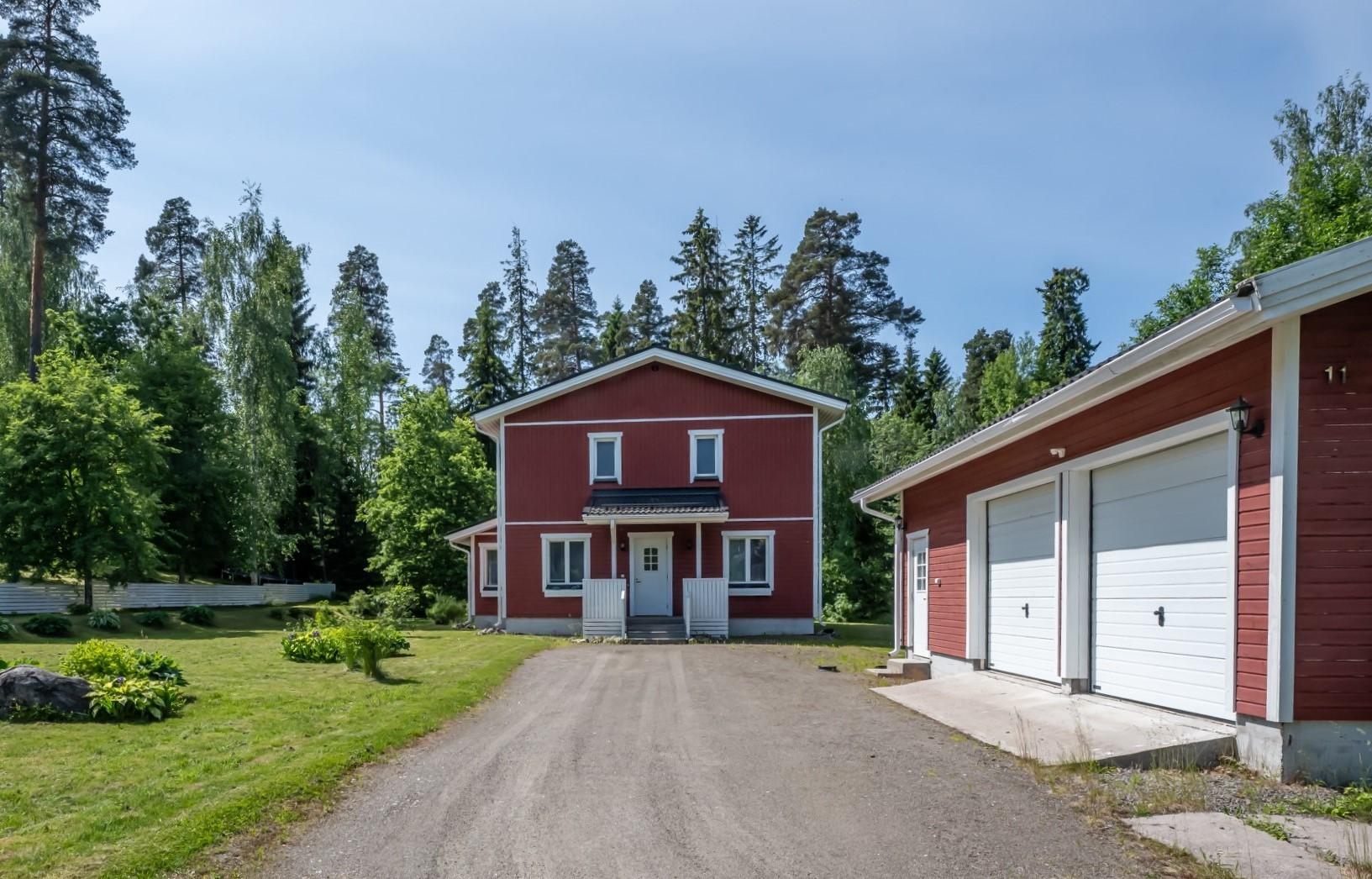 Lyhyt matka Alasjärvelle, päiväkotiin ja kouluun sekä ulkoiluun ja harrastuksiin. Tervetuloa ihastumaan!