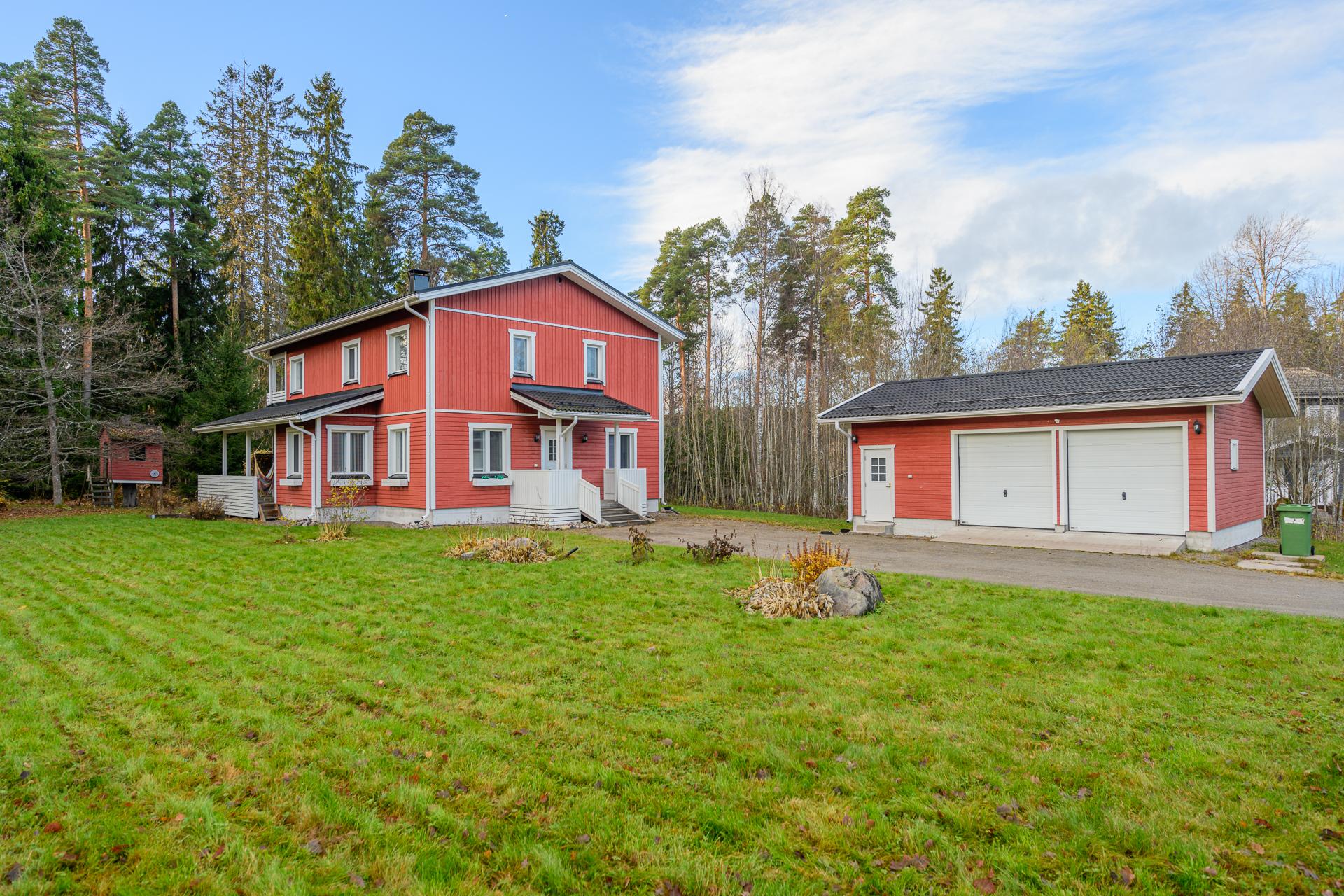 Lyhyt matka Alasjärvelle, päiväkotiin ja kouluun sekä ulkoiluun ja harrastuksiin. Tervetuloa esittelyyn!!