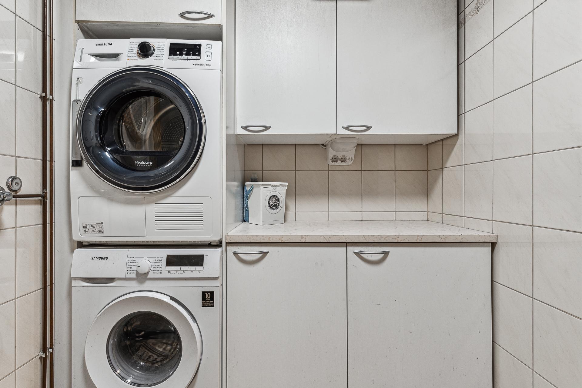 Kodinhoitohuone-pesuhuone