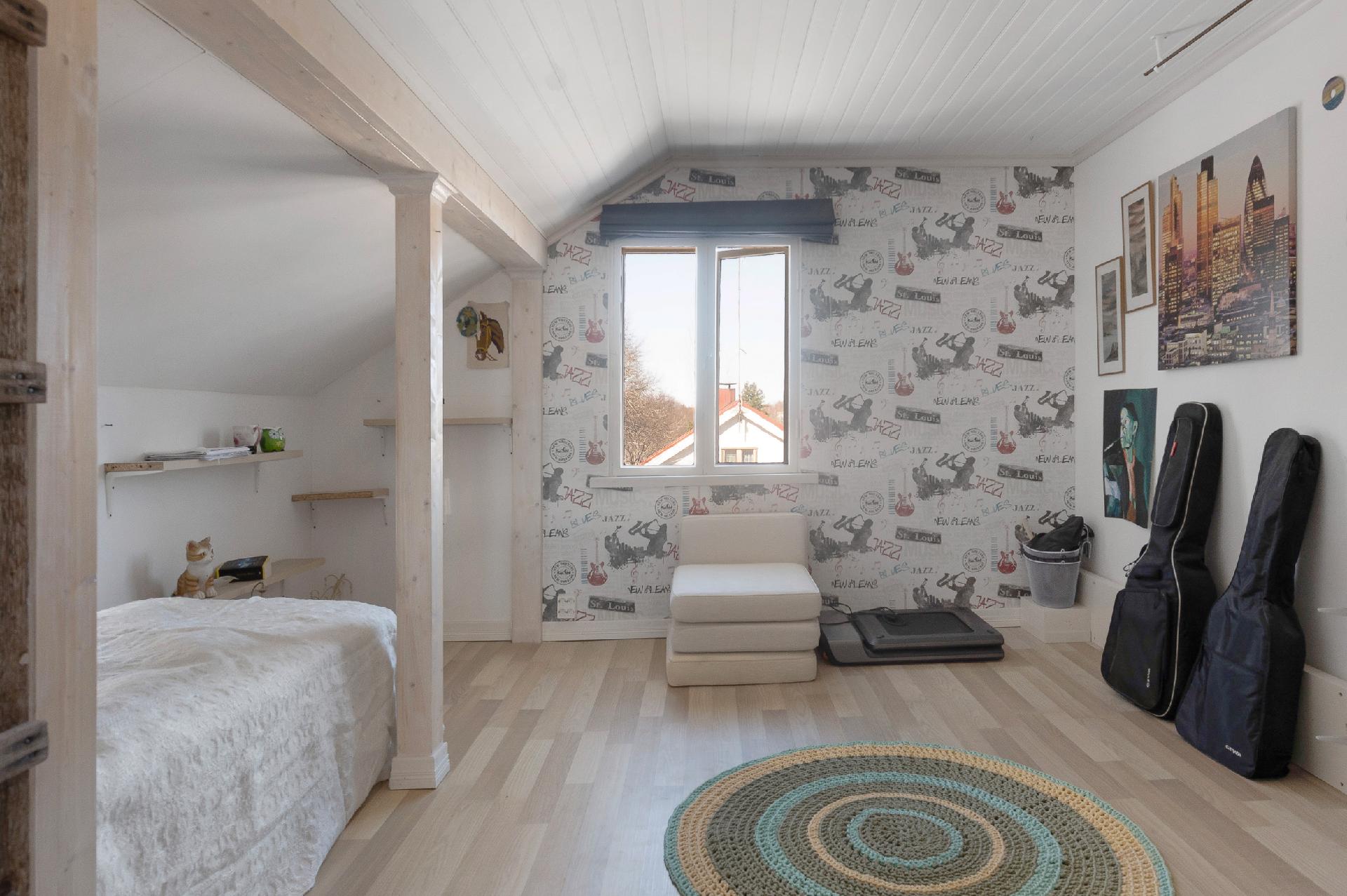 Makuuhuone 1 yläkerrassa - Sovrum 1 i övrevåningen