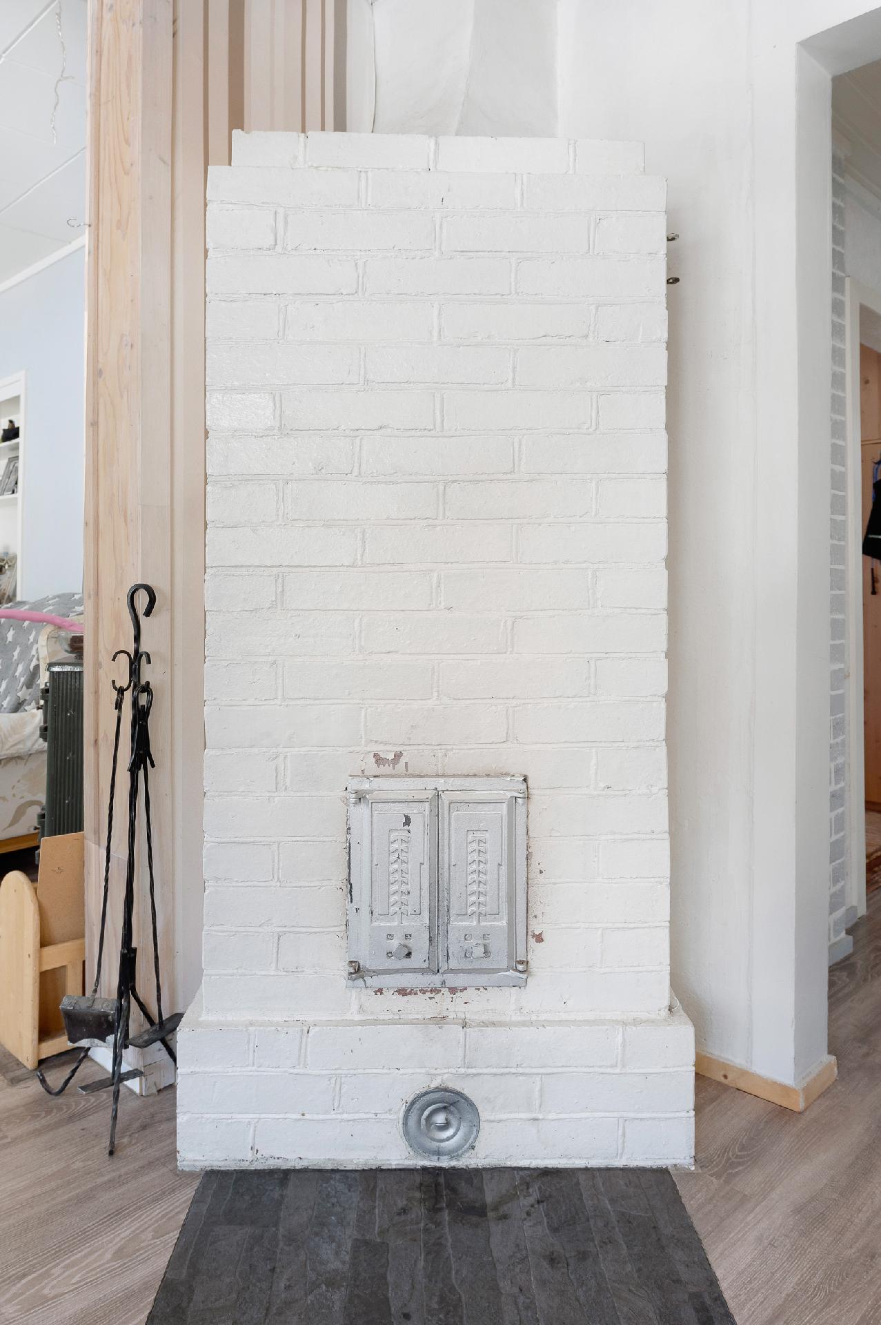 Varaava takka keittiössä - Värmelagrande eldstad i köket