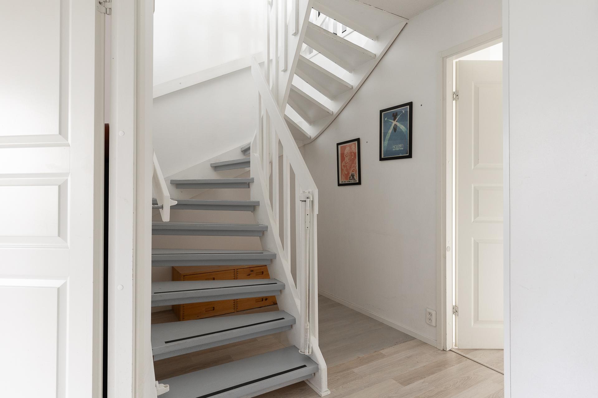 alakerrasta yläkertaan