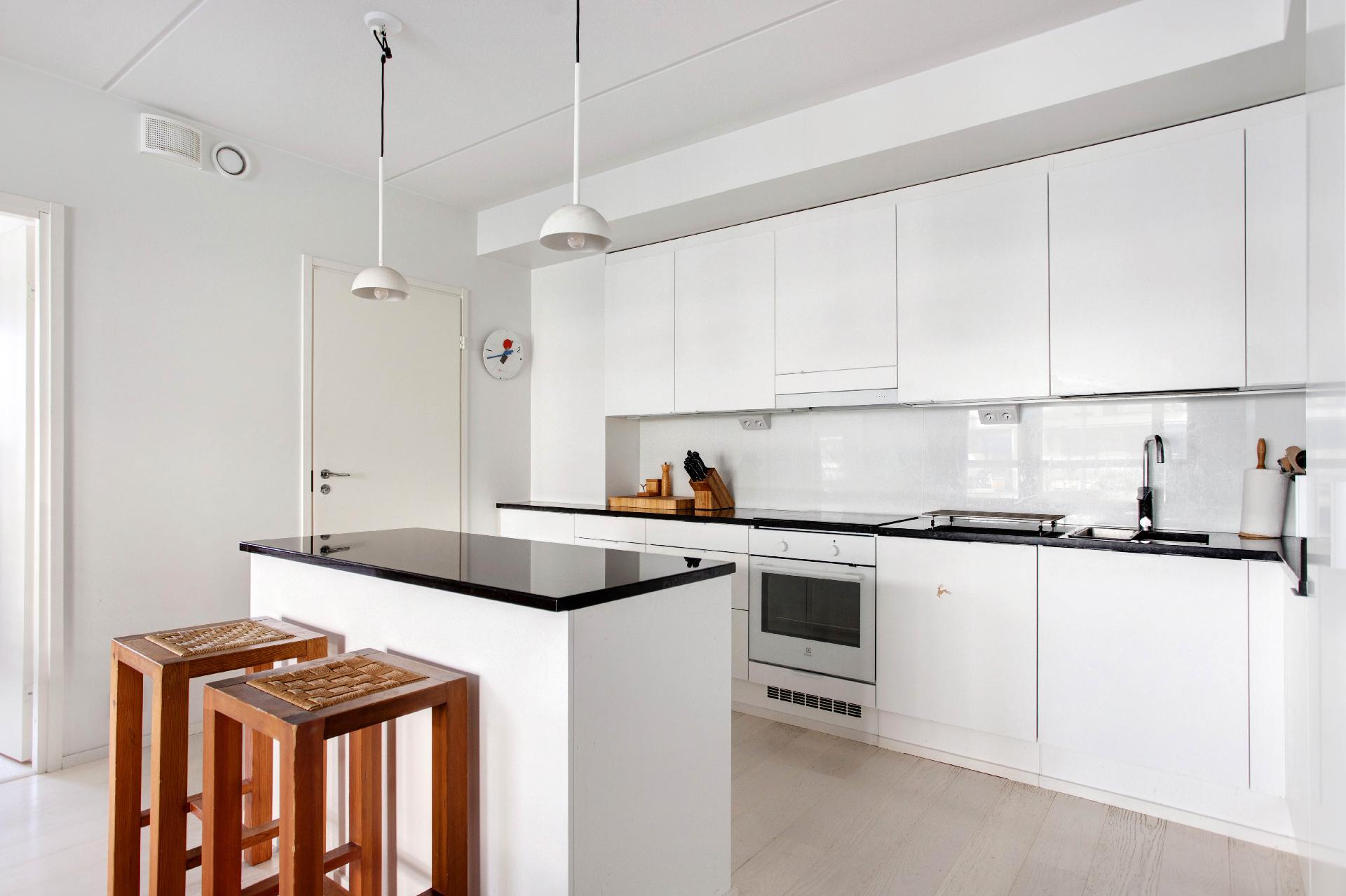 Jousenpuistonkatu 11, Tapiola, Espoo