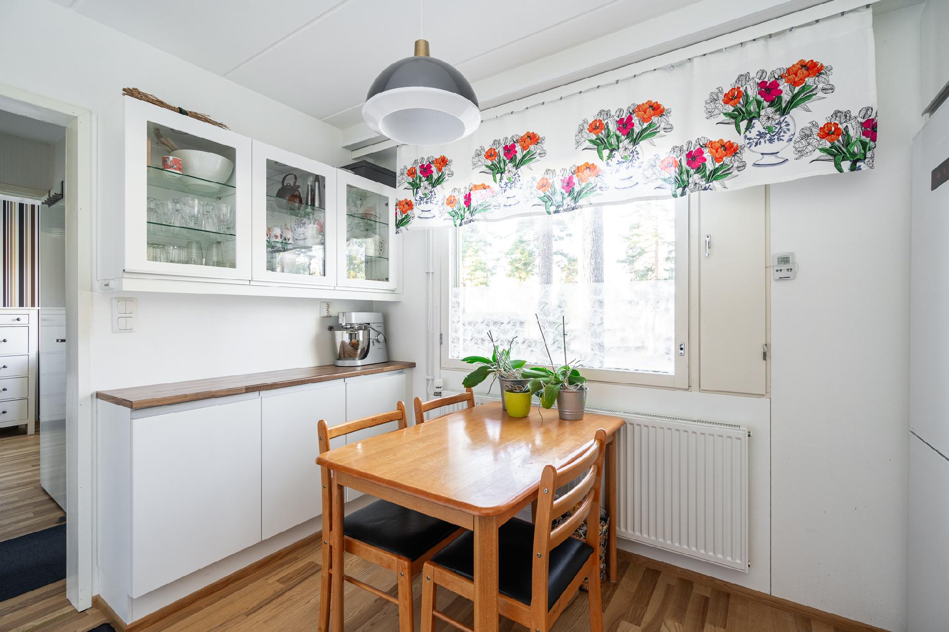 Keittiön ruokailutila