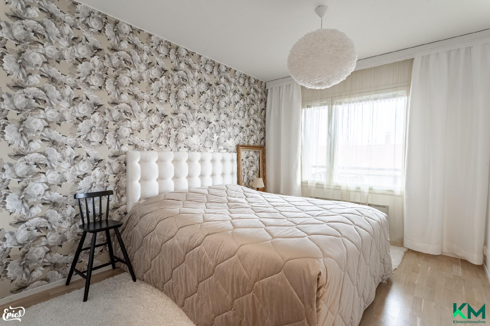 Alakerran makuuhuone