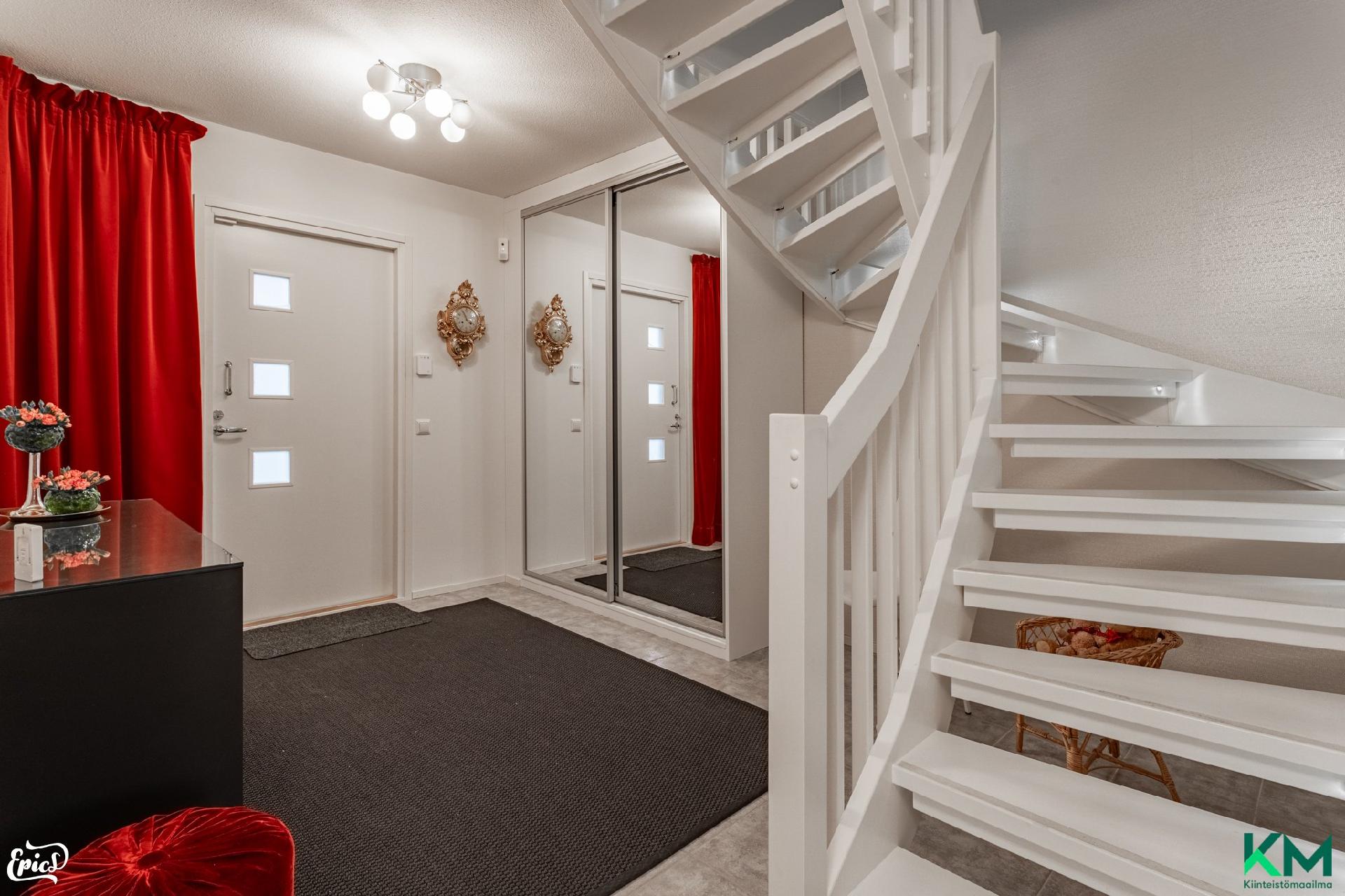 Tilava sisääntuloaula