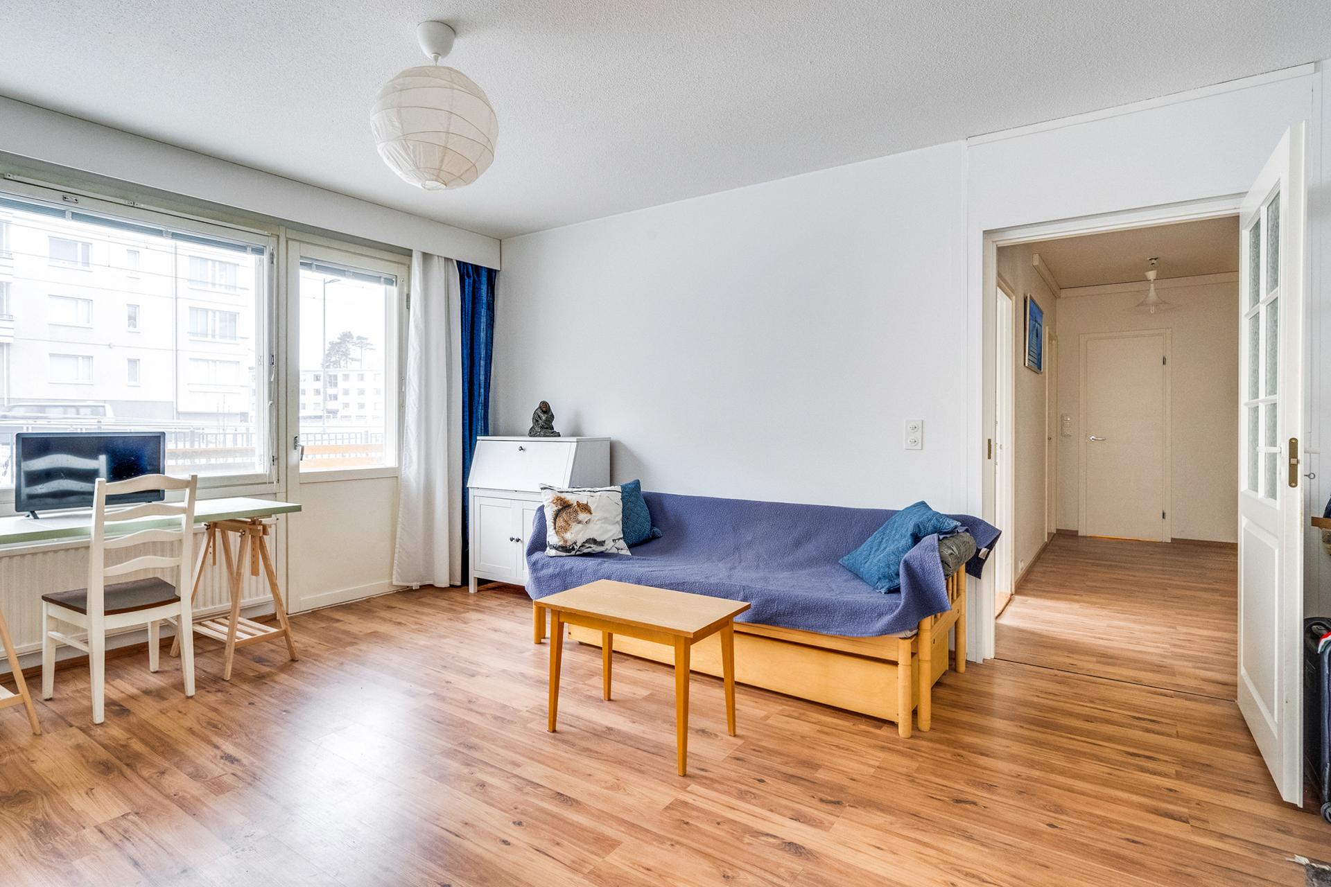 Olohuone, käynti parvekkeelle