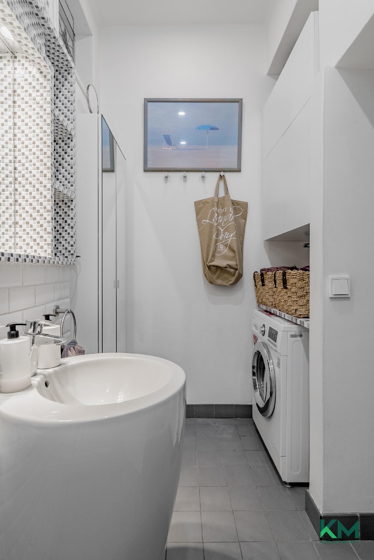 Kylpyhuoneessa tilaa pesukoneelle