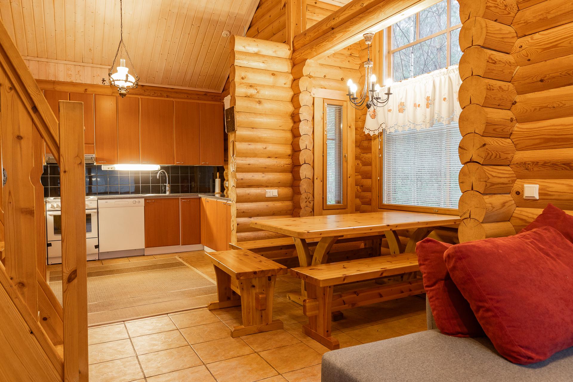 olohuoneesta keittiön suuntaan