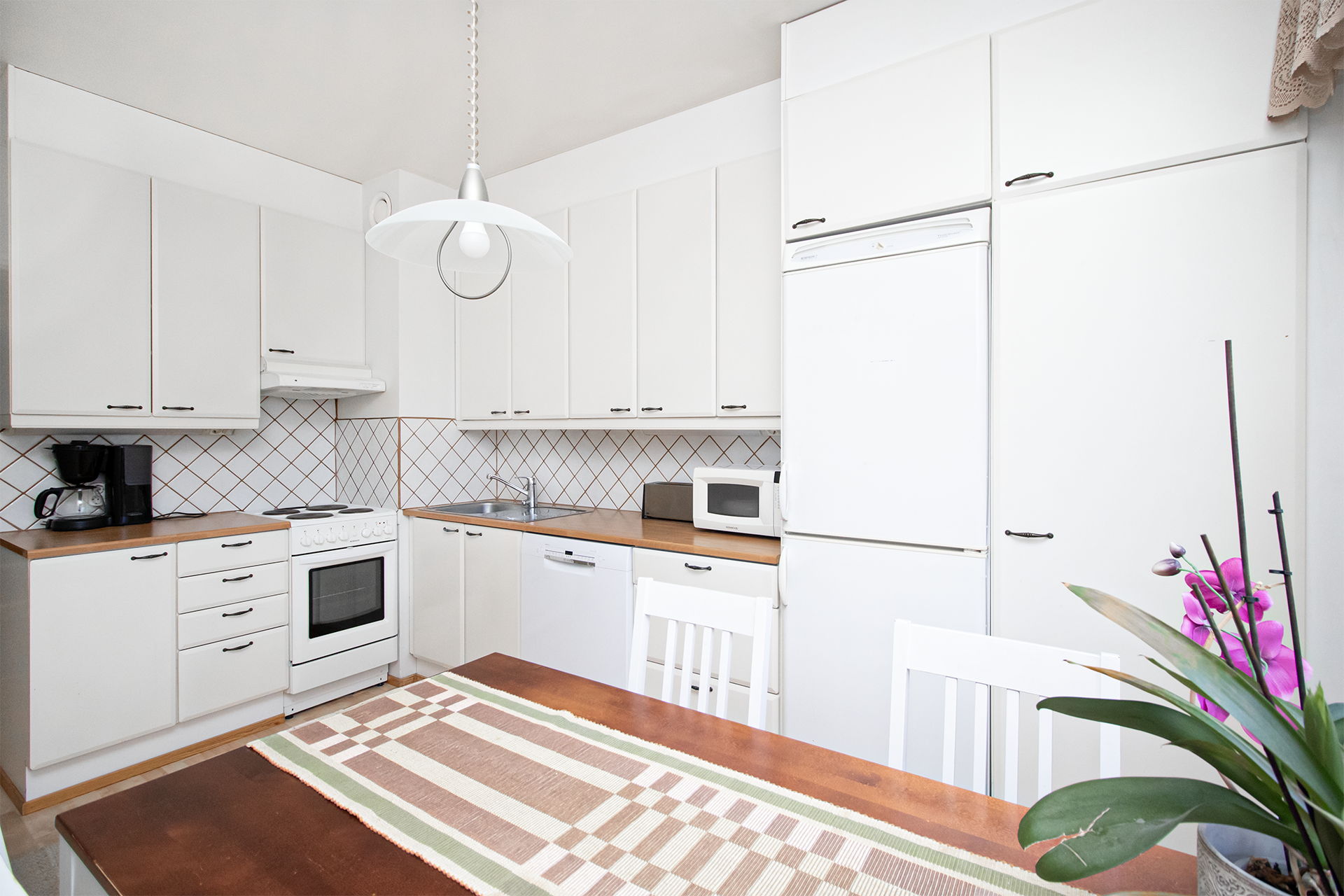 keittiössä runsaasti säilytystilaa