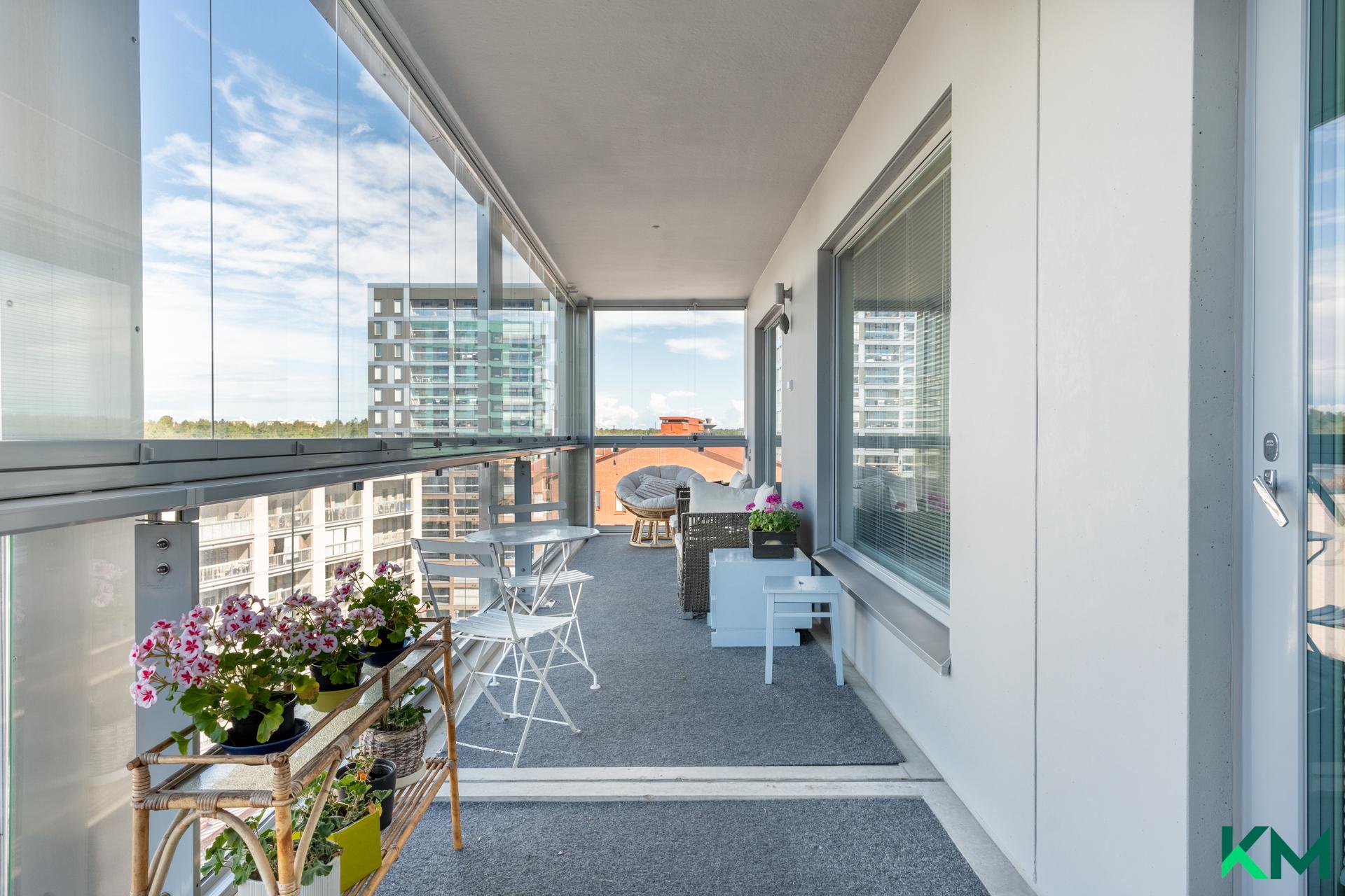 Kodin ihana iso parveke