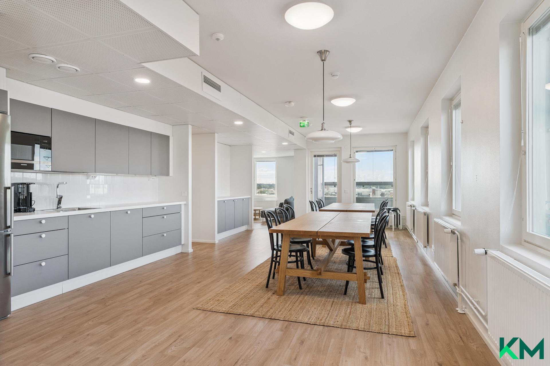 Kerhotilan keittiötä ja ruoailutilaa