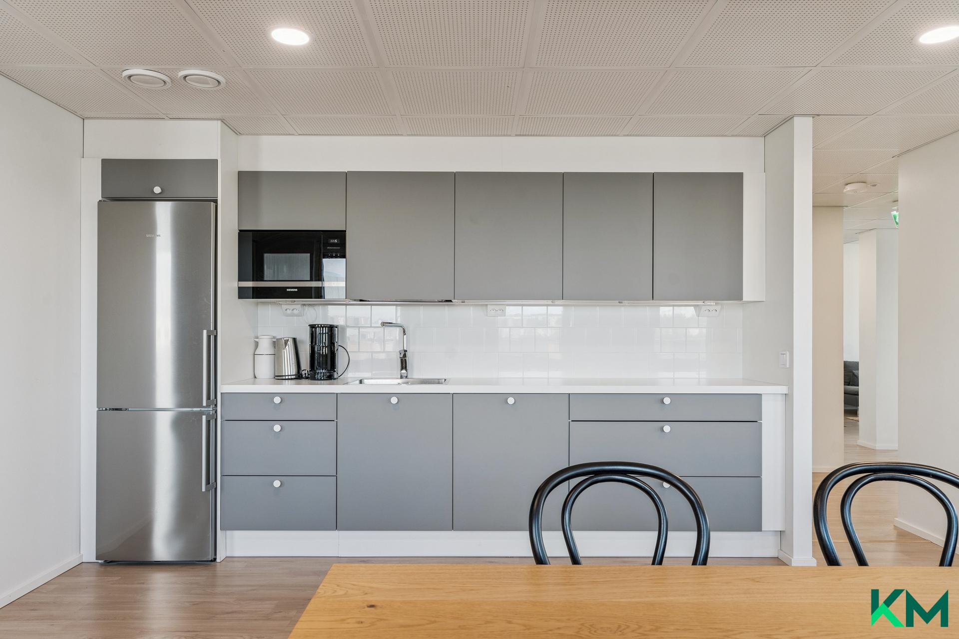 Taloyhtiön kerhotilan keittiö