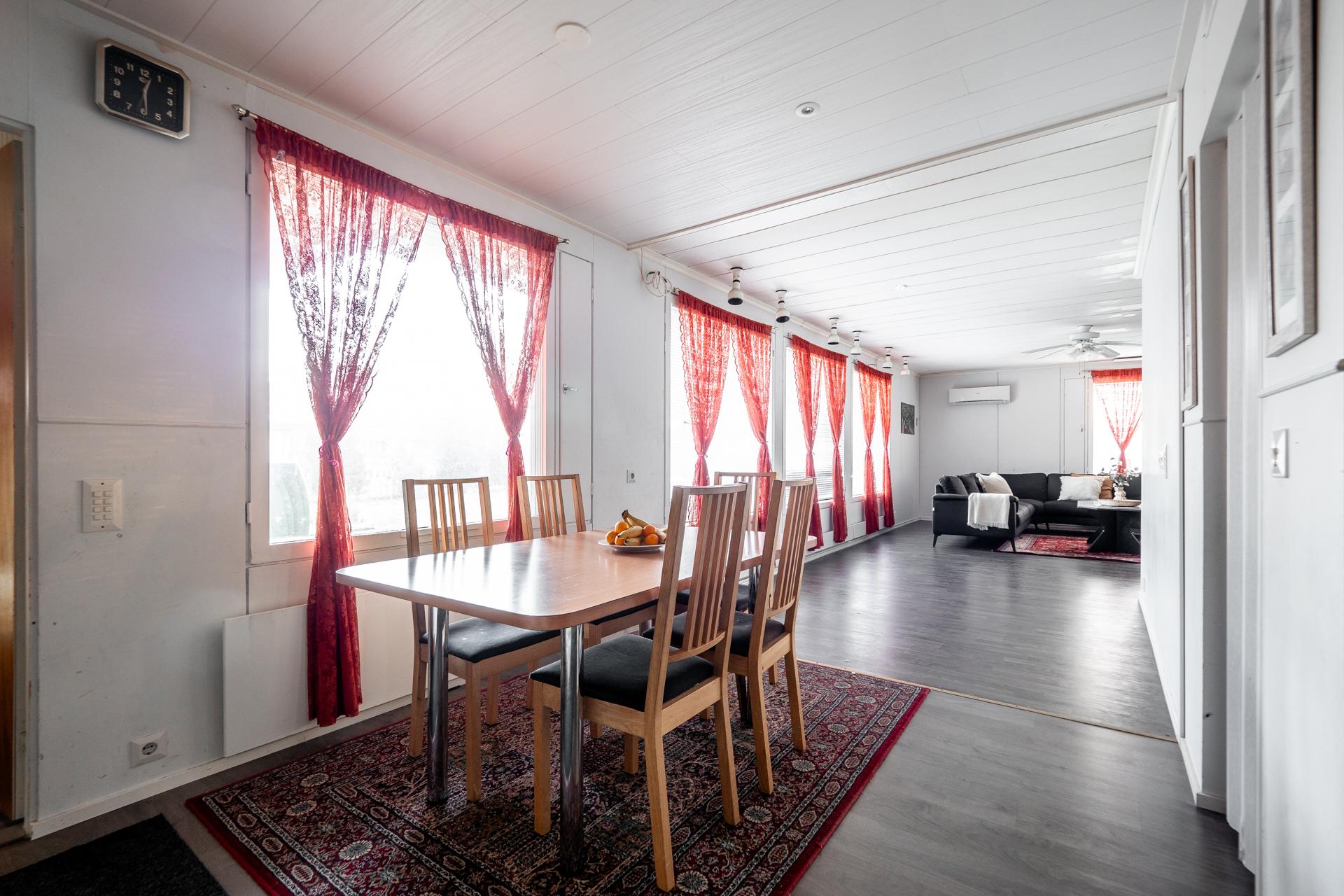 Kultapiiskutie 2, Rajakylä, Oulu