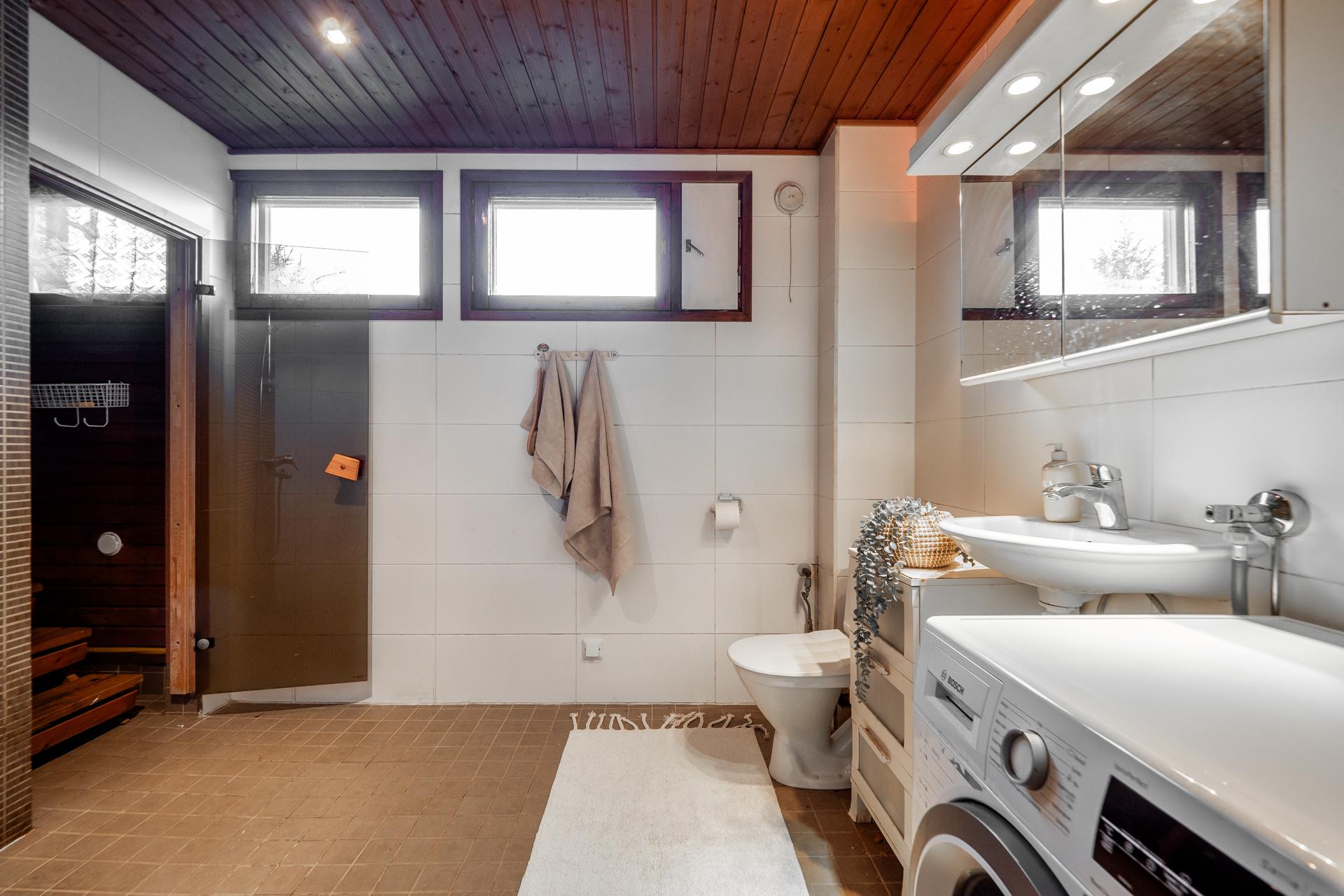 Kultapiiskutie 2, Rajakylä, Oulu