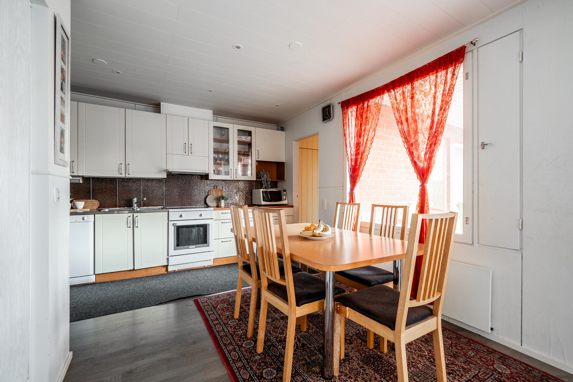 Kultapiiskutie 2, Rajakylä, Oulu