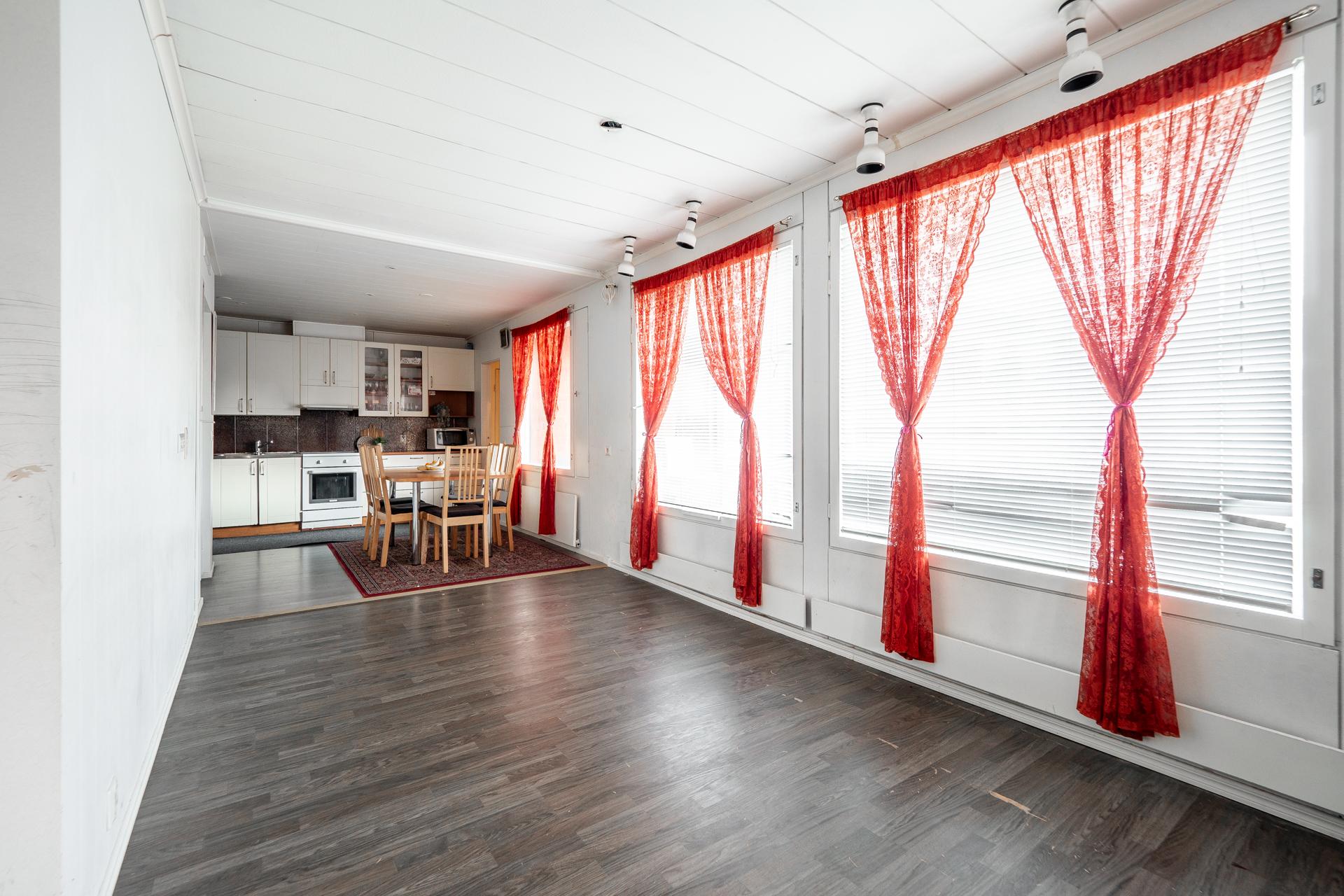 Kultapiiskutie 2, Rajakylä, Oulu