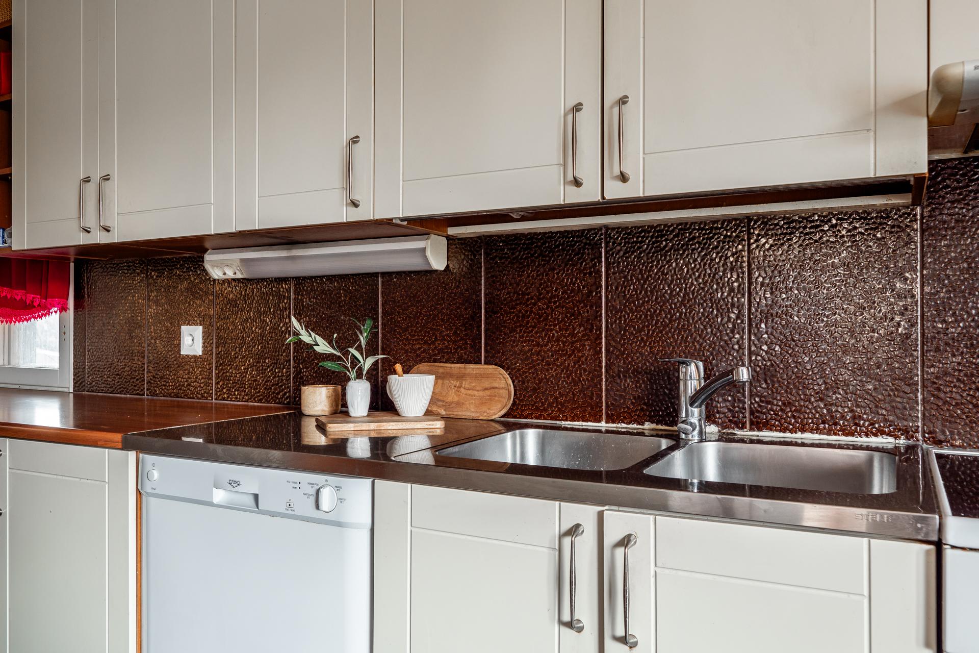 Kultapiiskutie 2, Rajakylä, Oulu