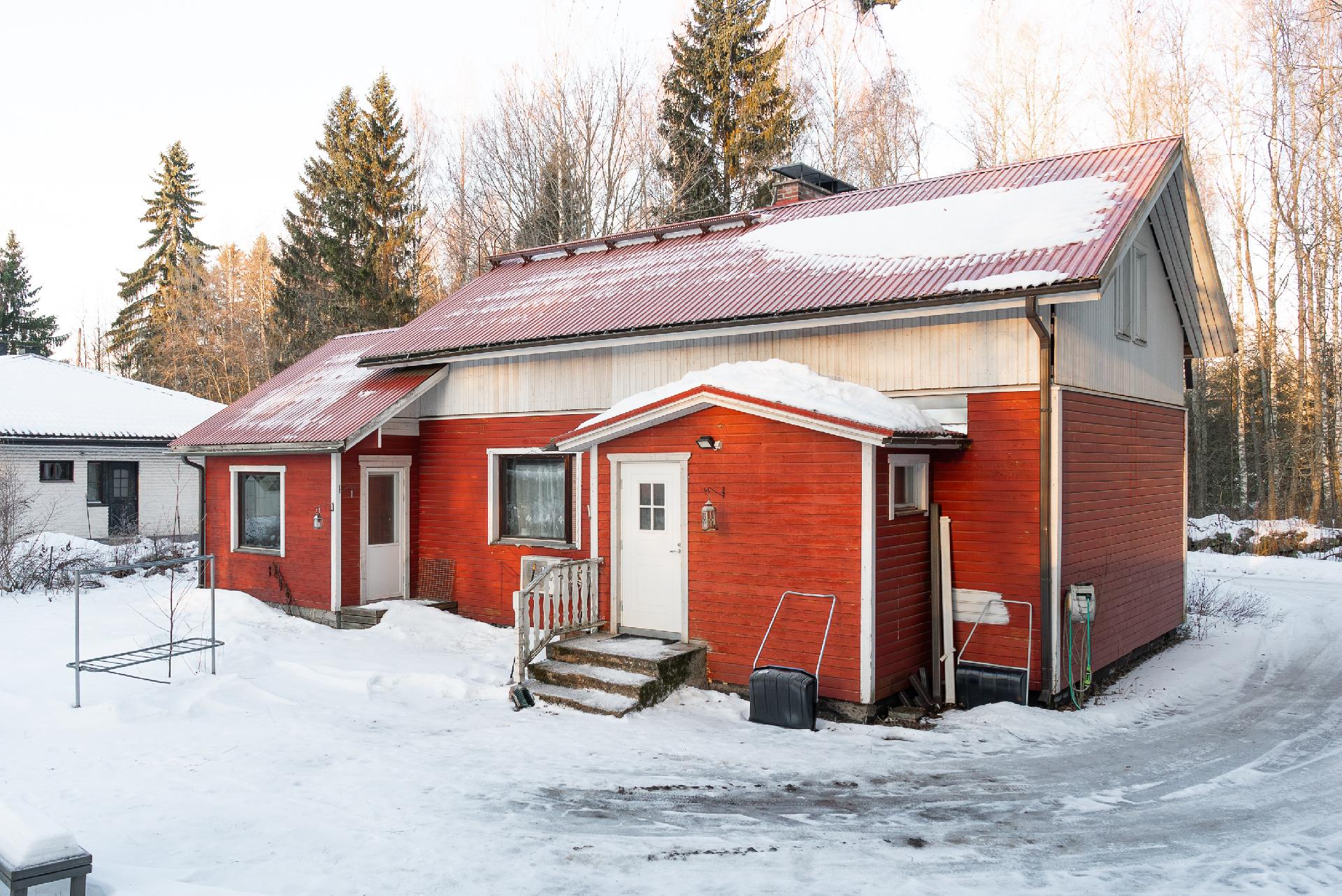 Julkisivu
