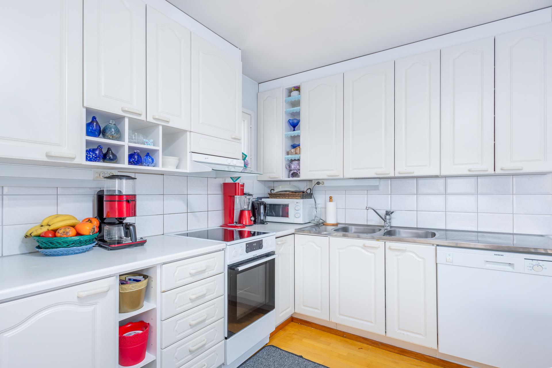 keittiössä paljon laskutilaa