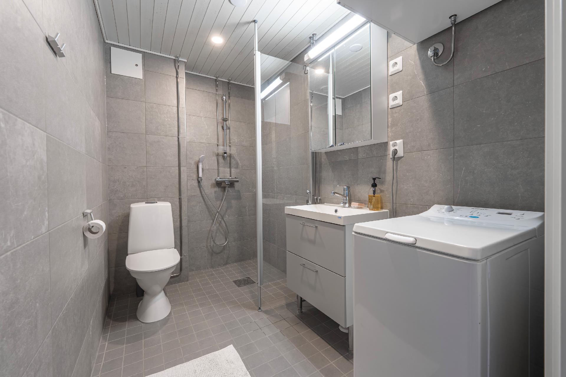 Kylpyhuoneessa tilaa pesutornille