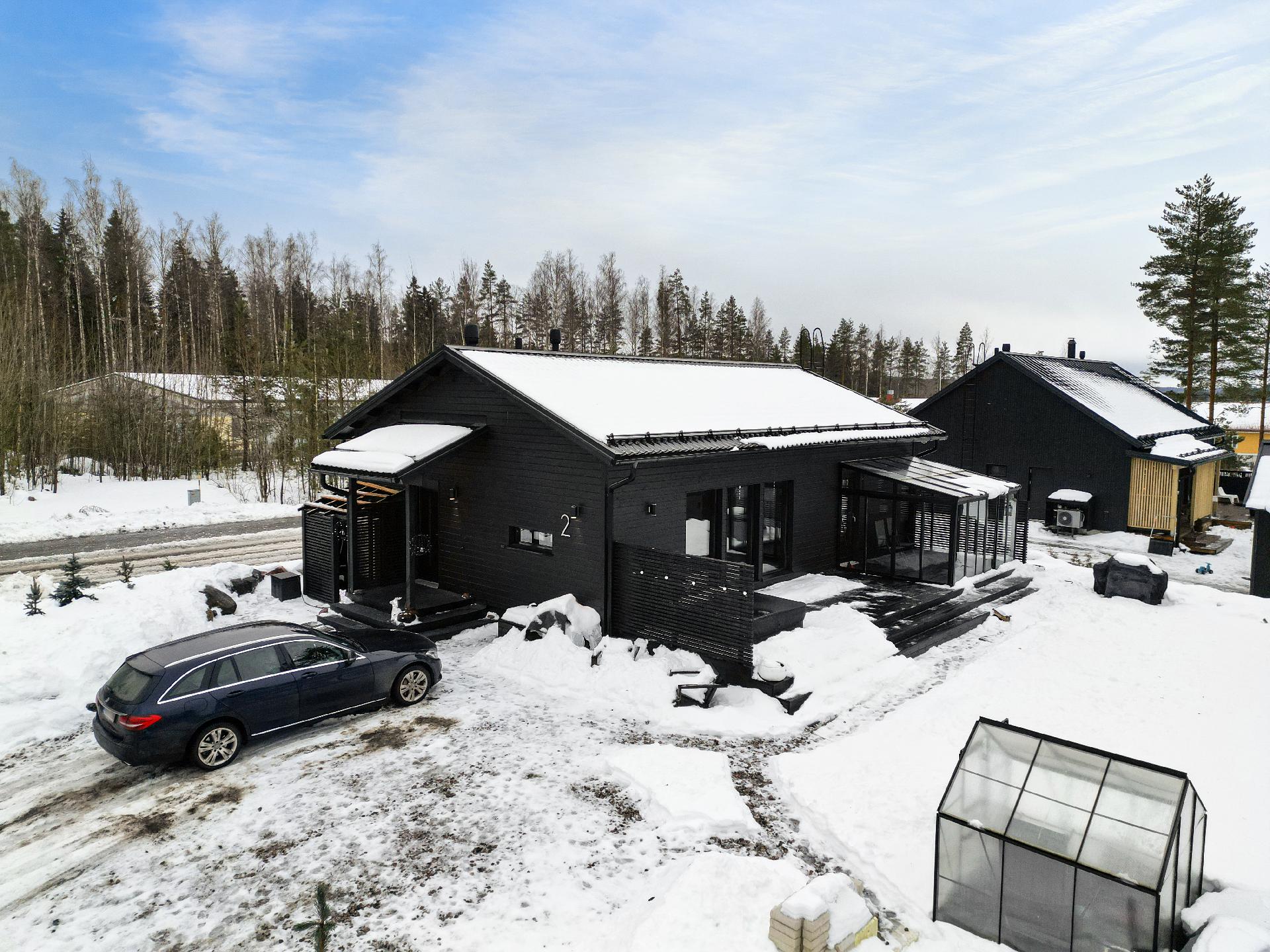 Julkisivu