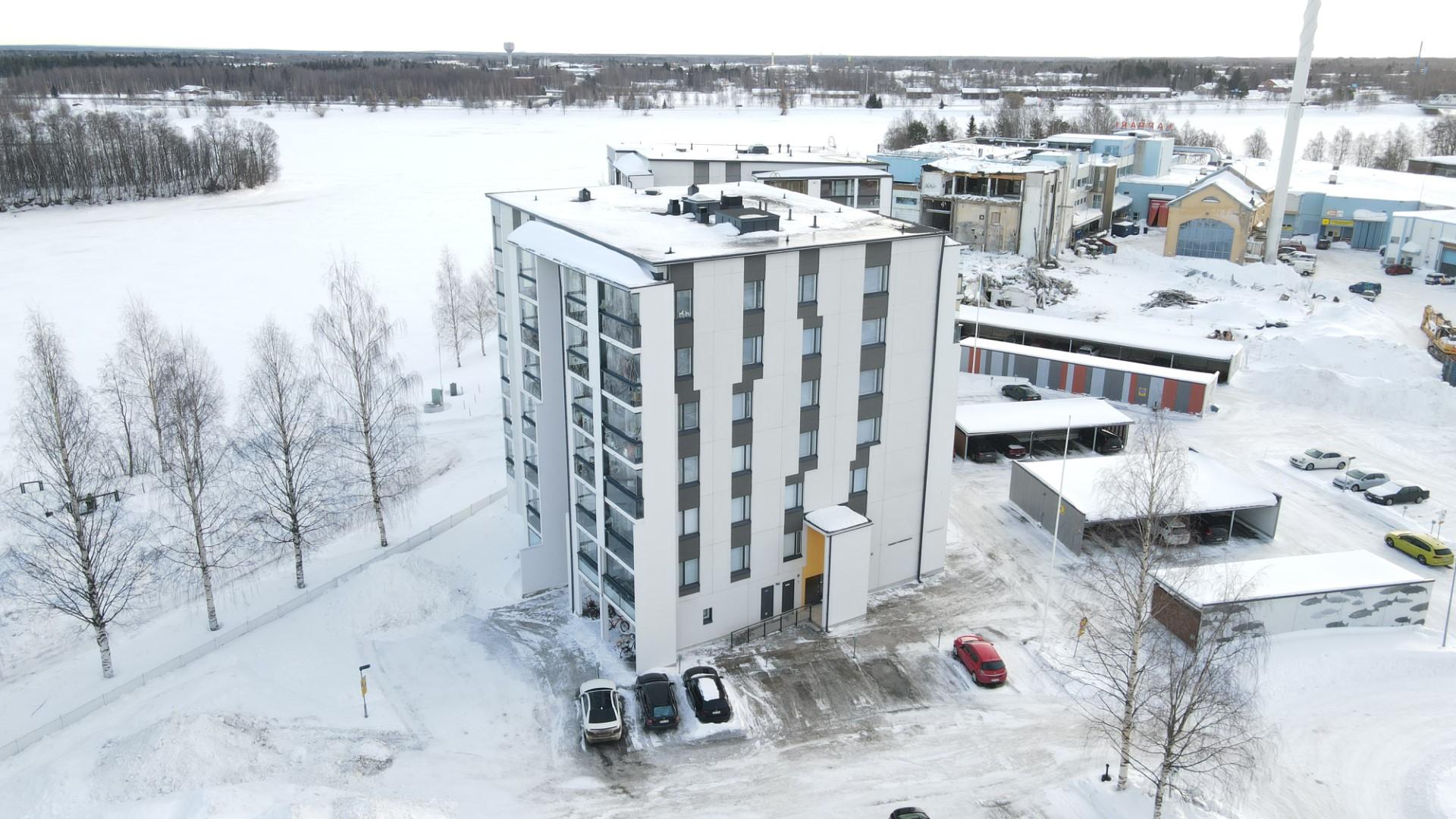 Julkisivu