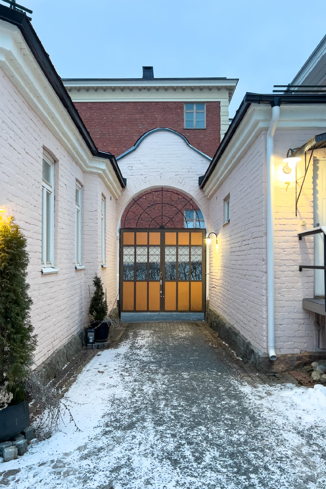 Rautaportti Linnankadulle