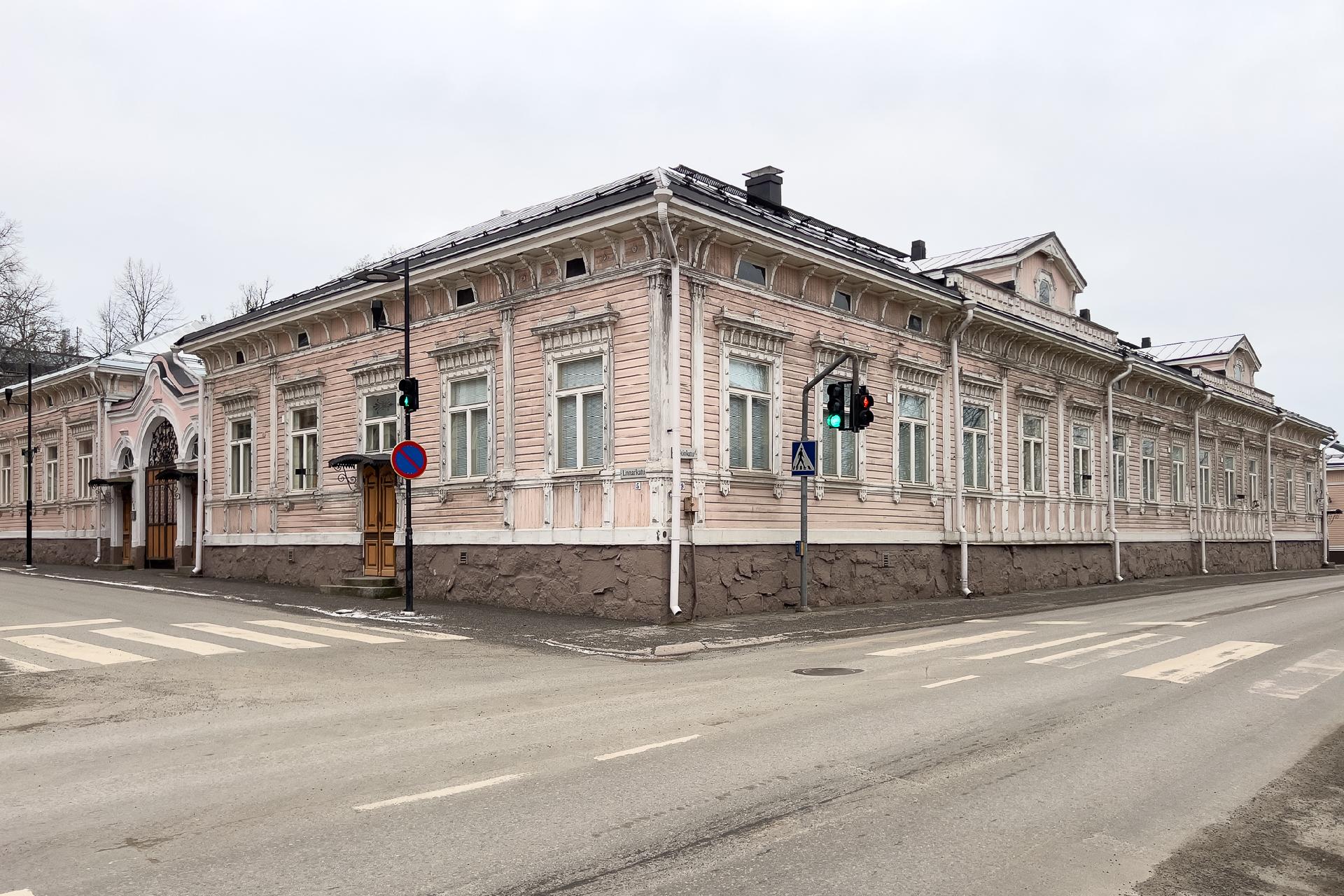 Linnankadun ja Lukiokadun kulmaus