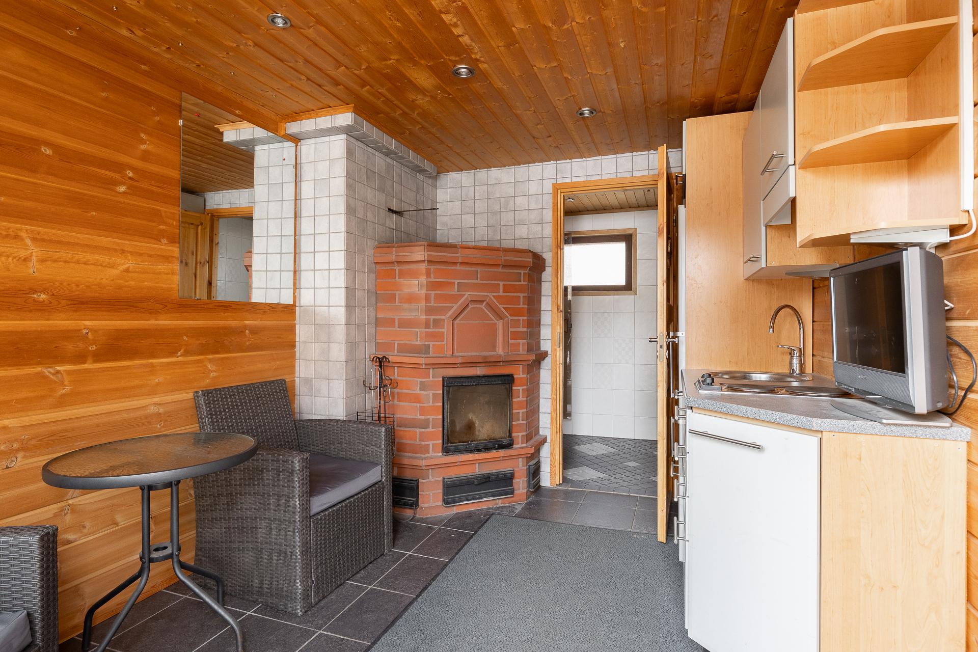 Piharakennuksen saunatupa